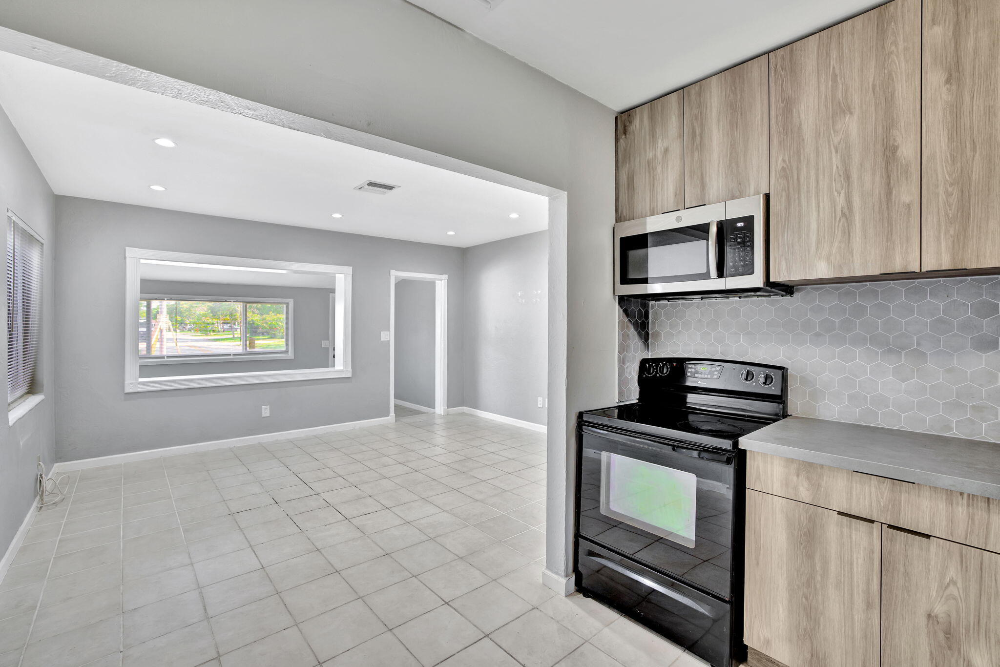 300 NW 16th Street 300