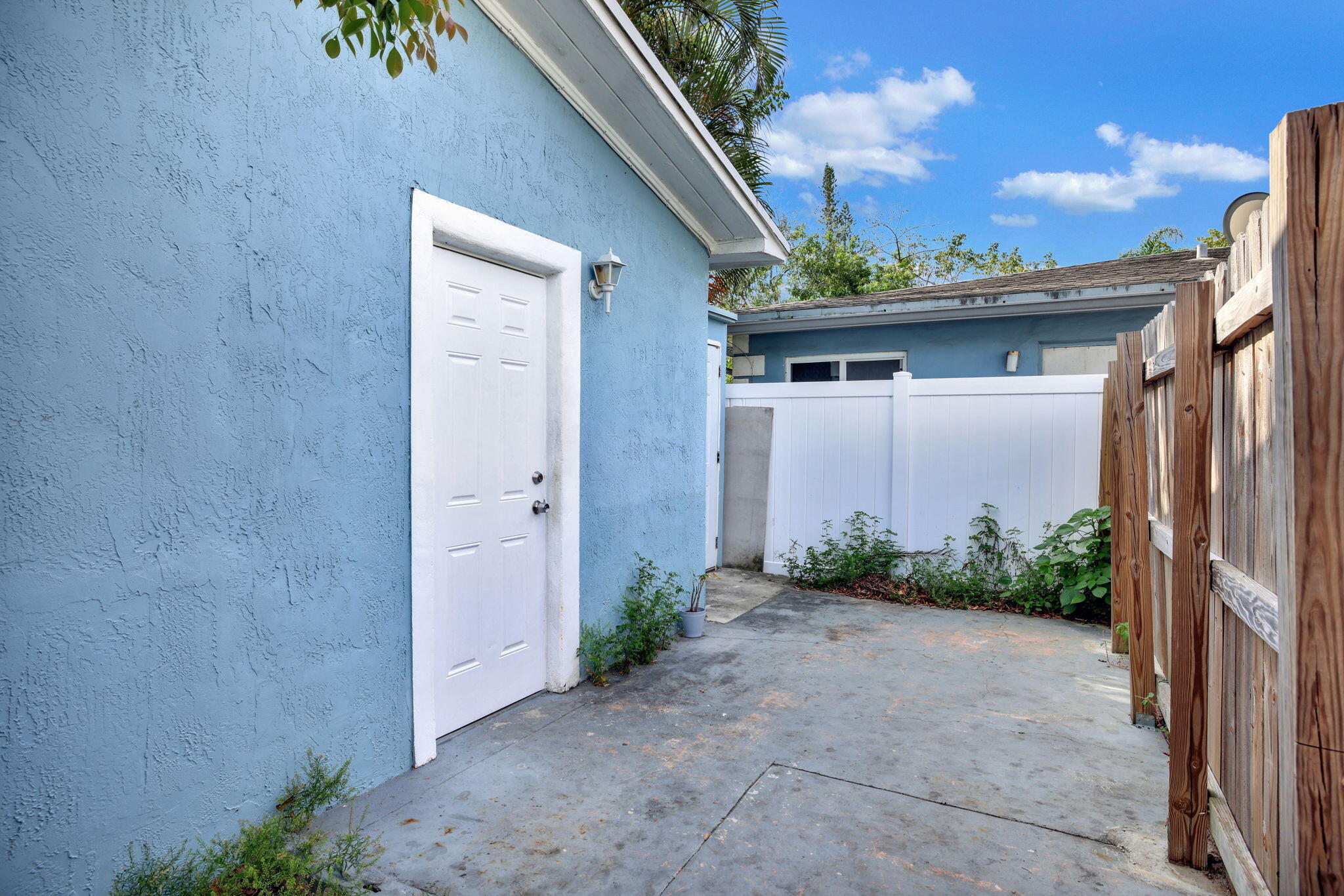 300 NW 16th Street 300