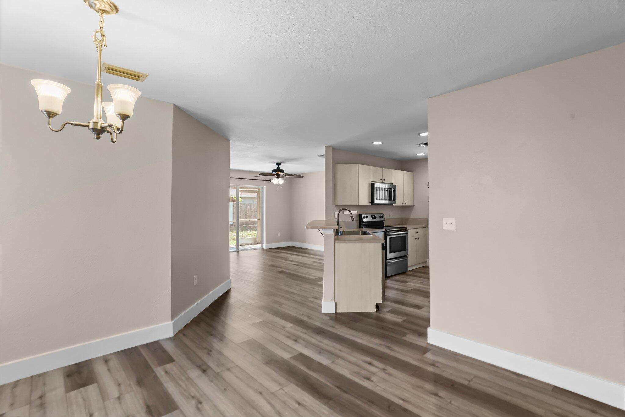 1413 Amaryllis Lane
