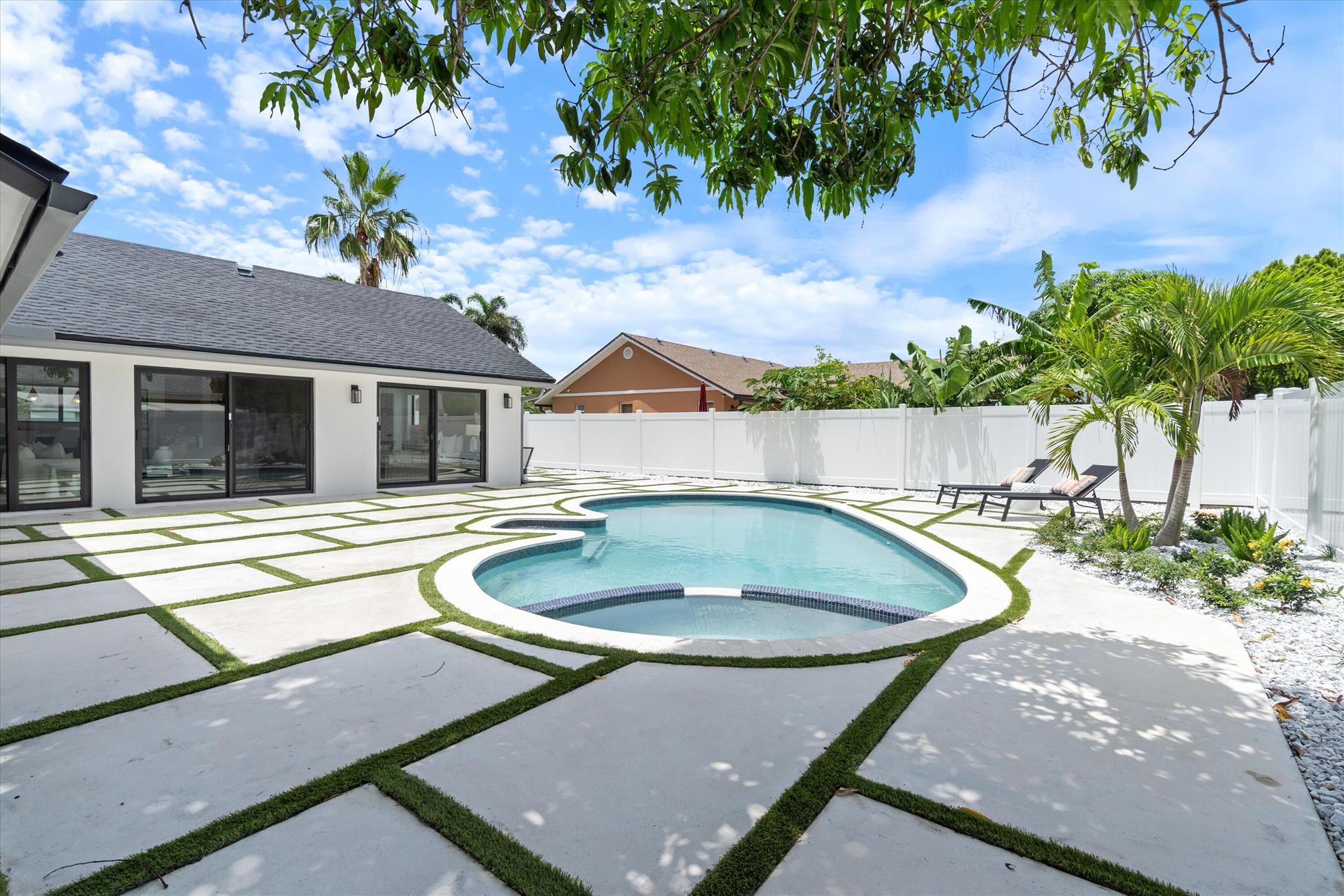 3701 NW 8th Street