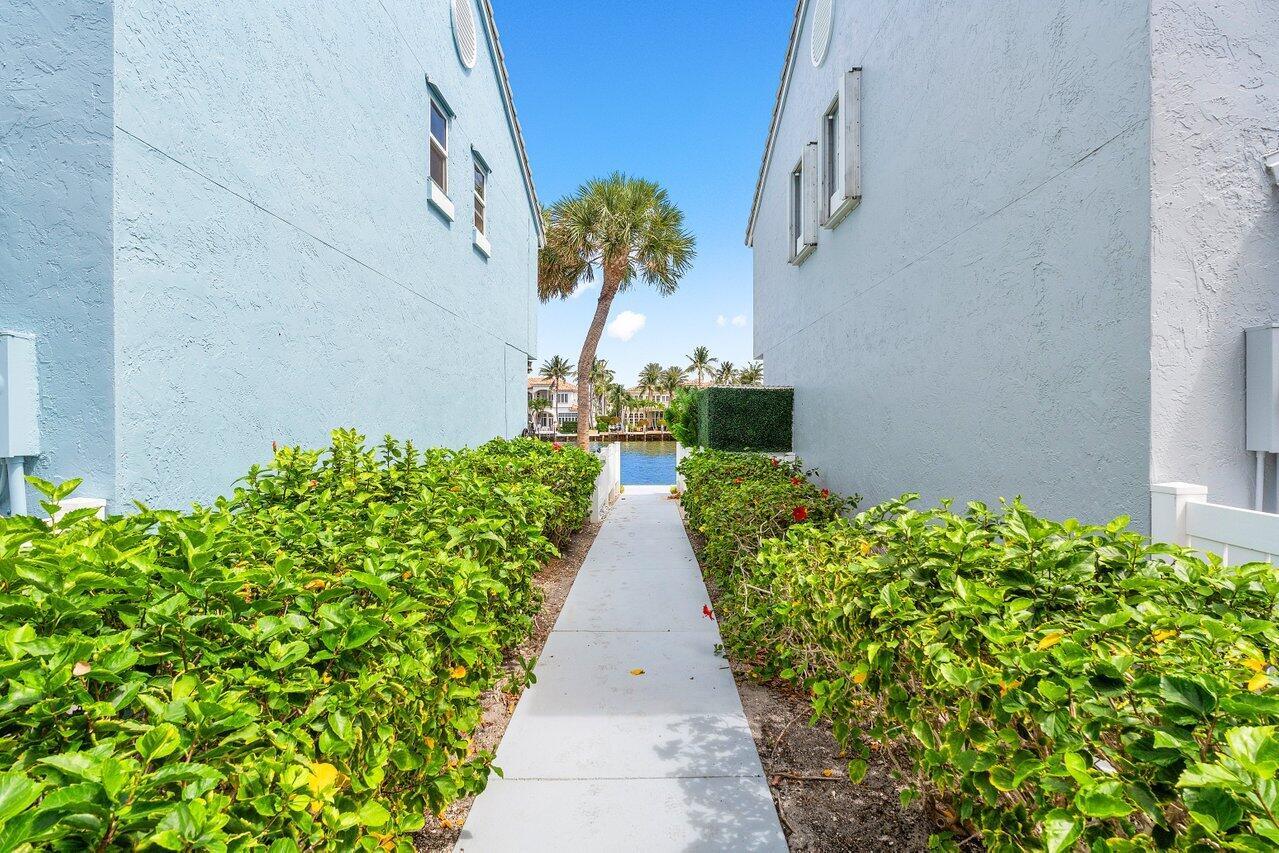 942 Jeffery Street
