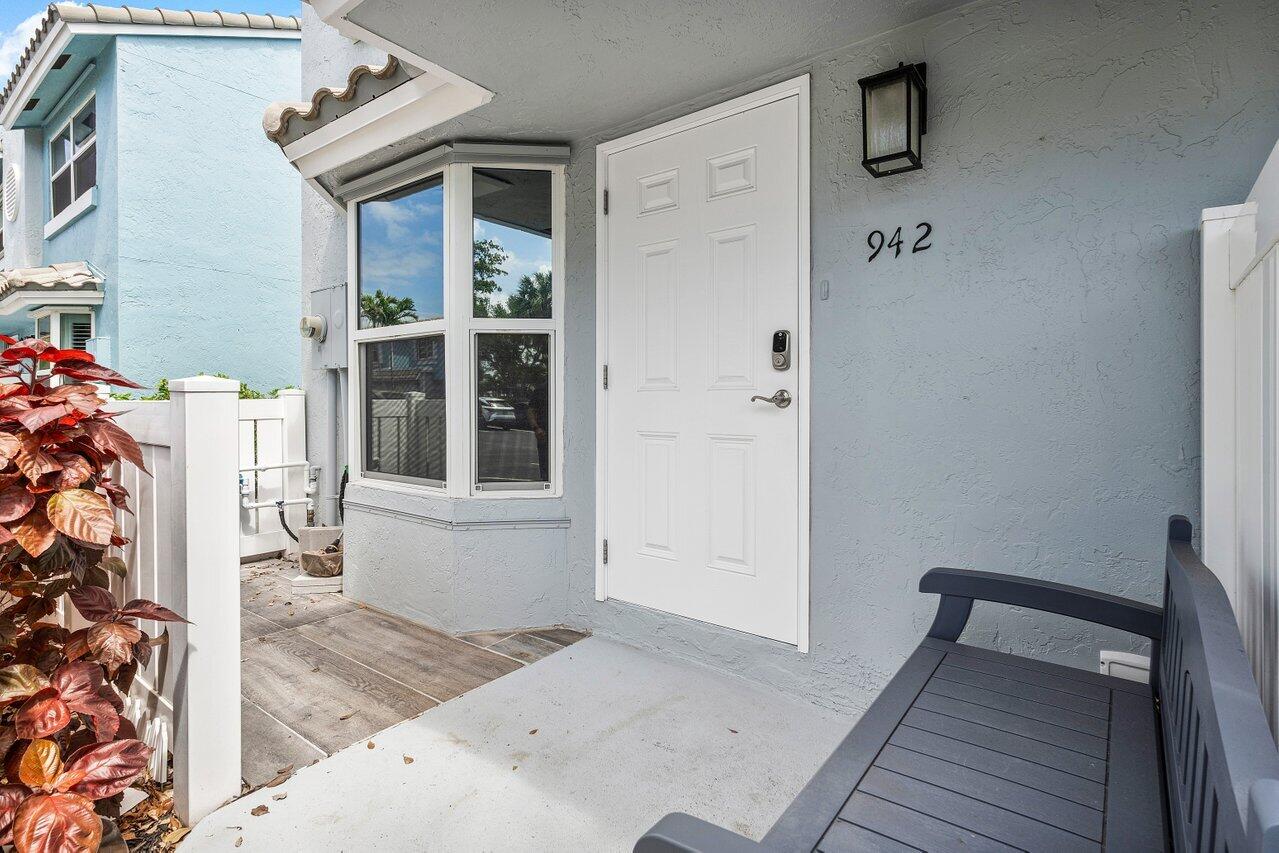 942 Jeffery Street