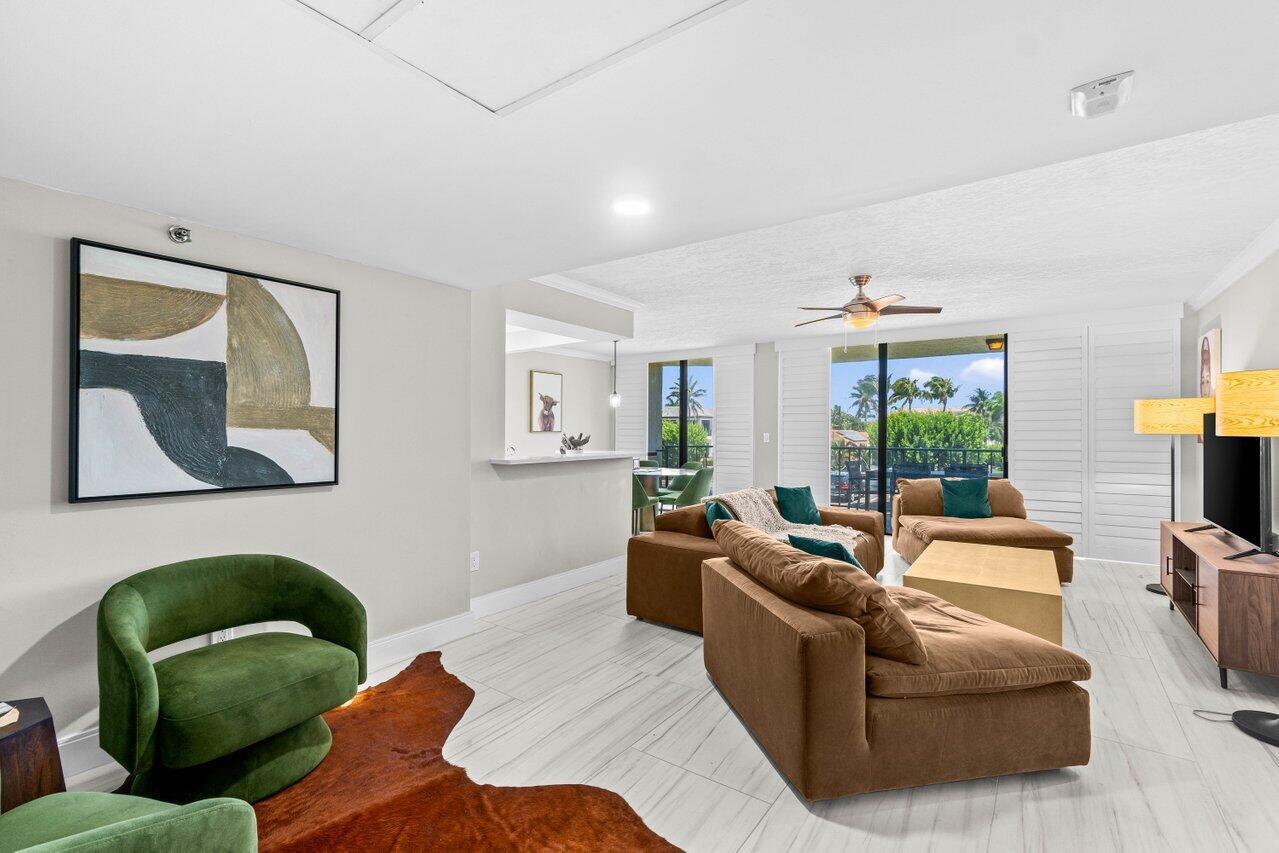 899 Jeffery Street 2120