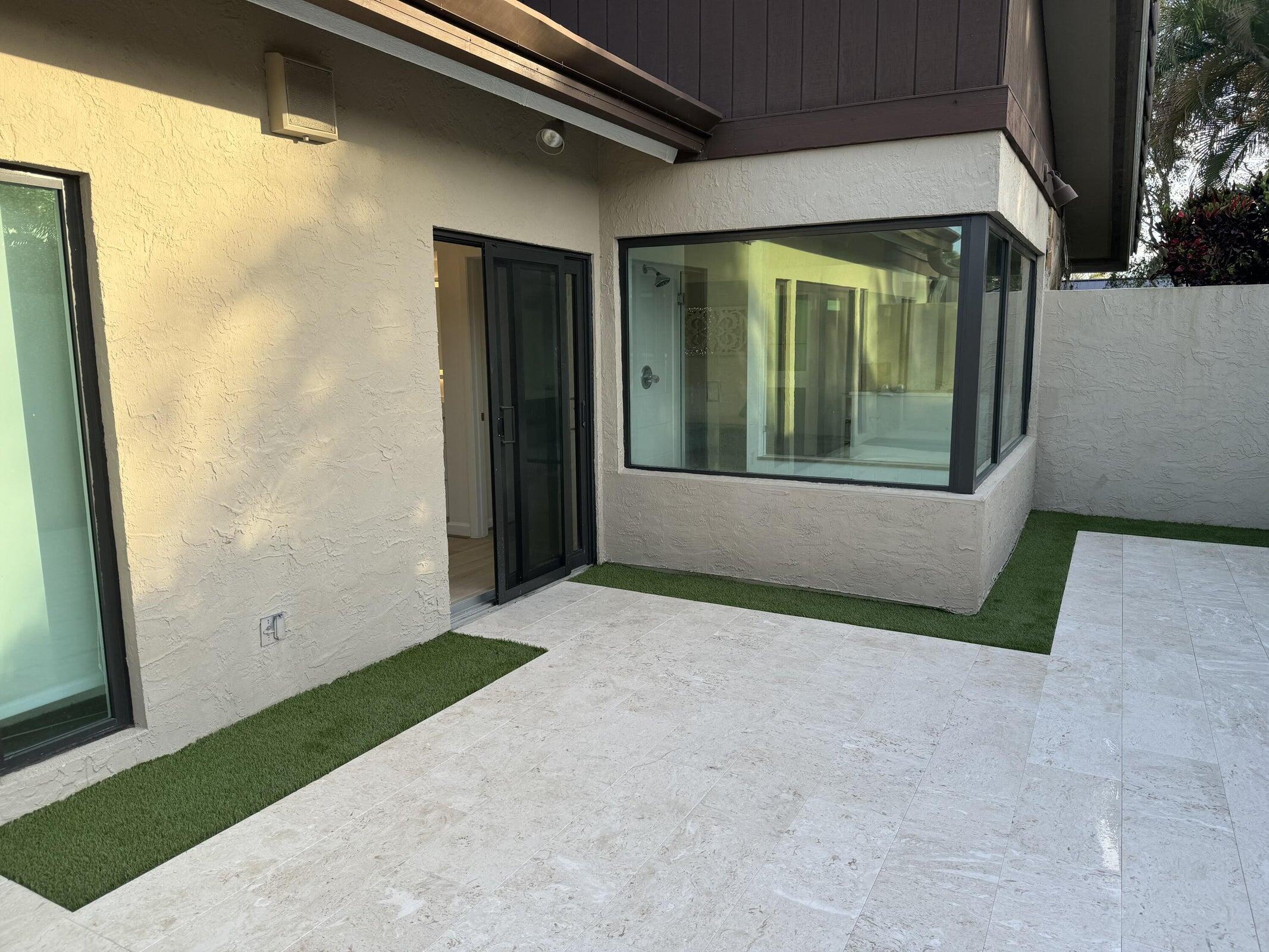 2903 Banyan Boulevard Circle NW