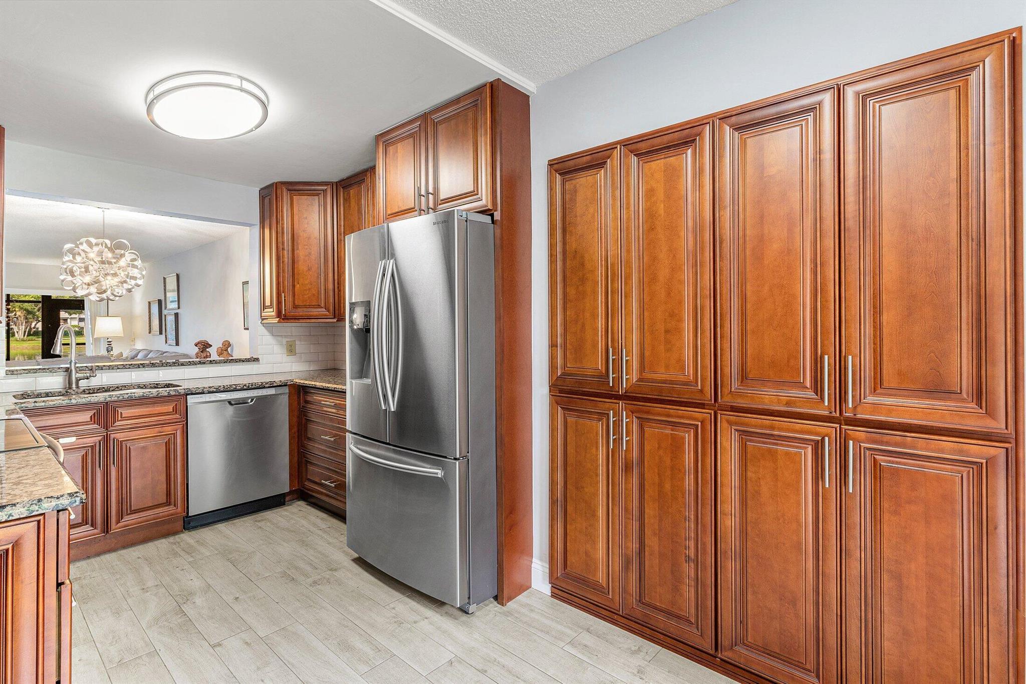 5106 Oakhill Lane 911