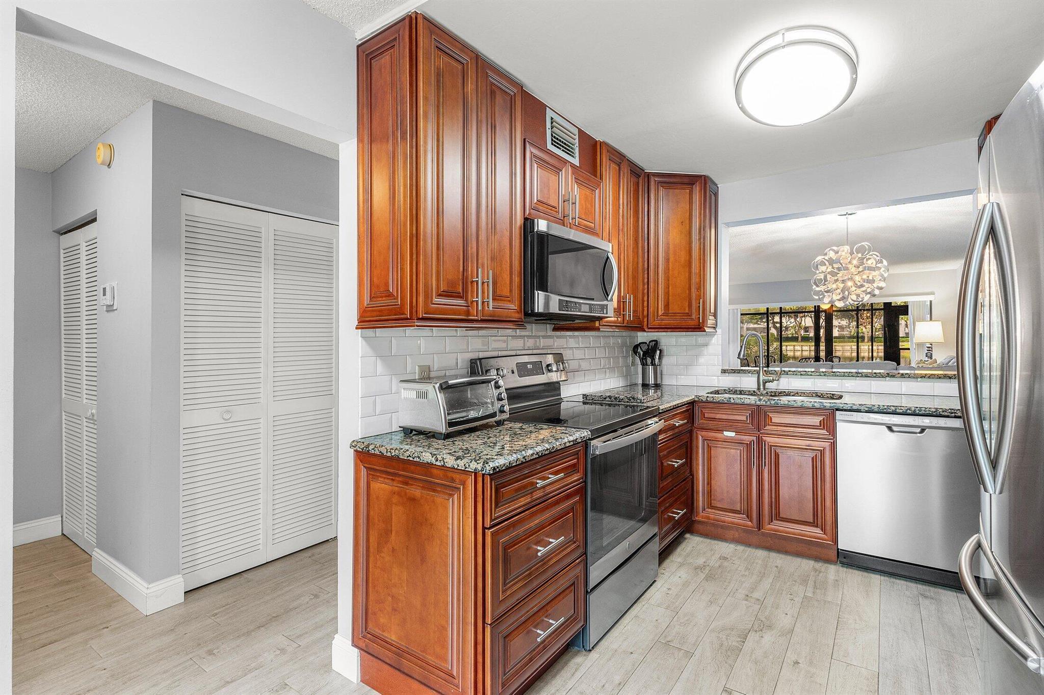 5106 Oakhill Lane 911