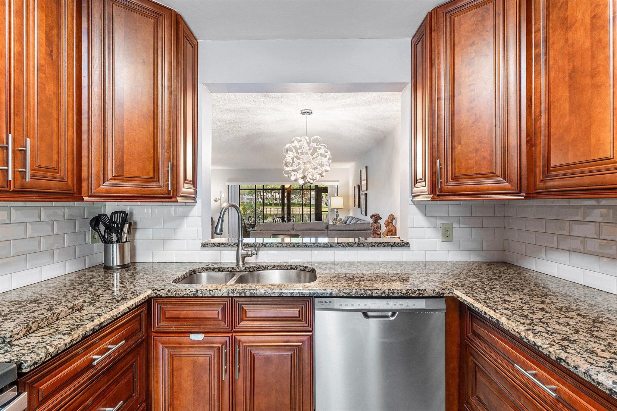 5106 Oakhill Lane 911