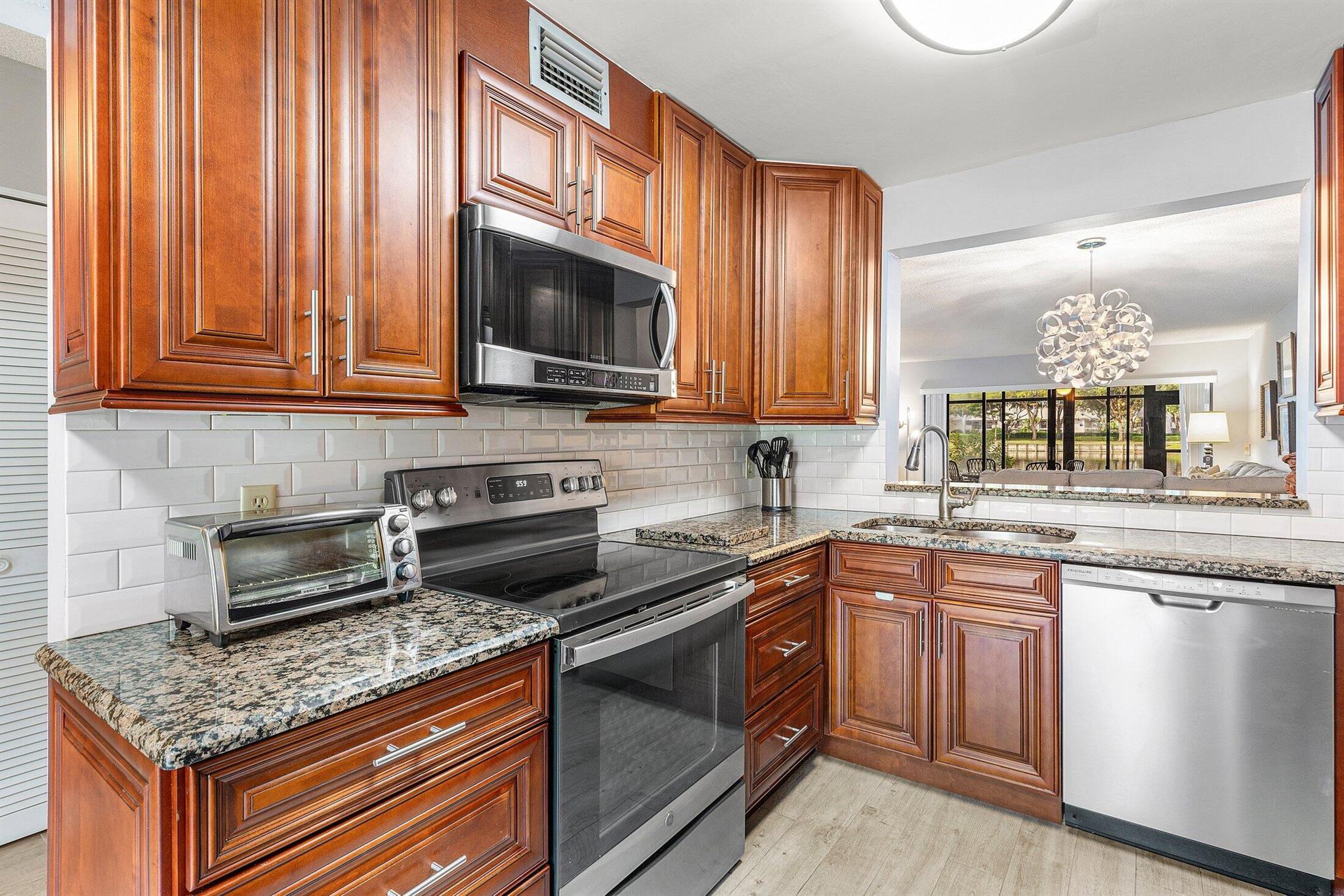 5106 Oakhill Lane 911
