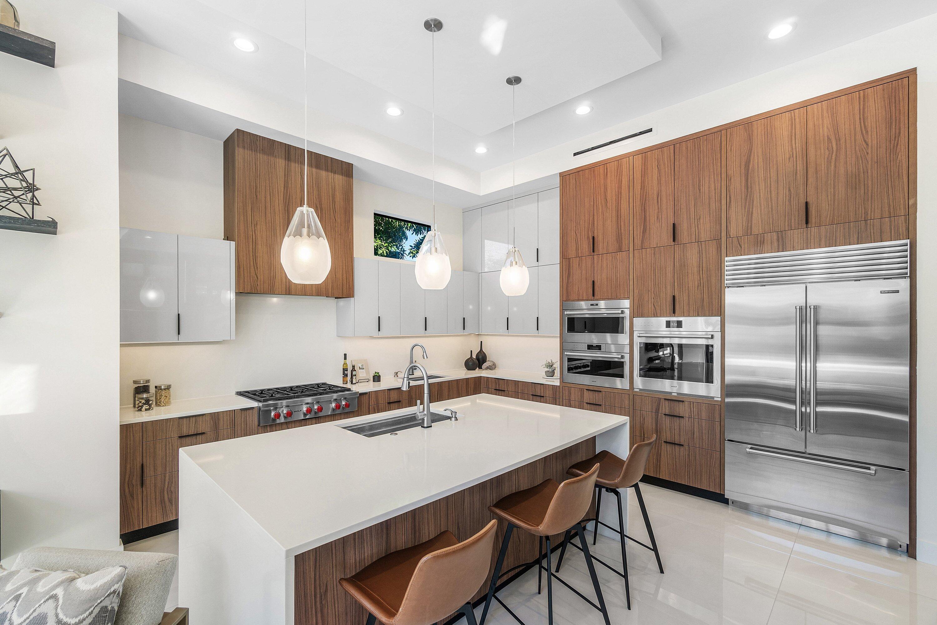 450 NE 10th Street