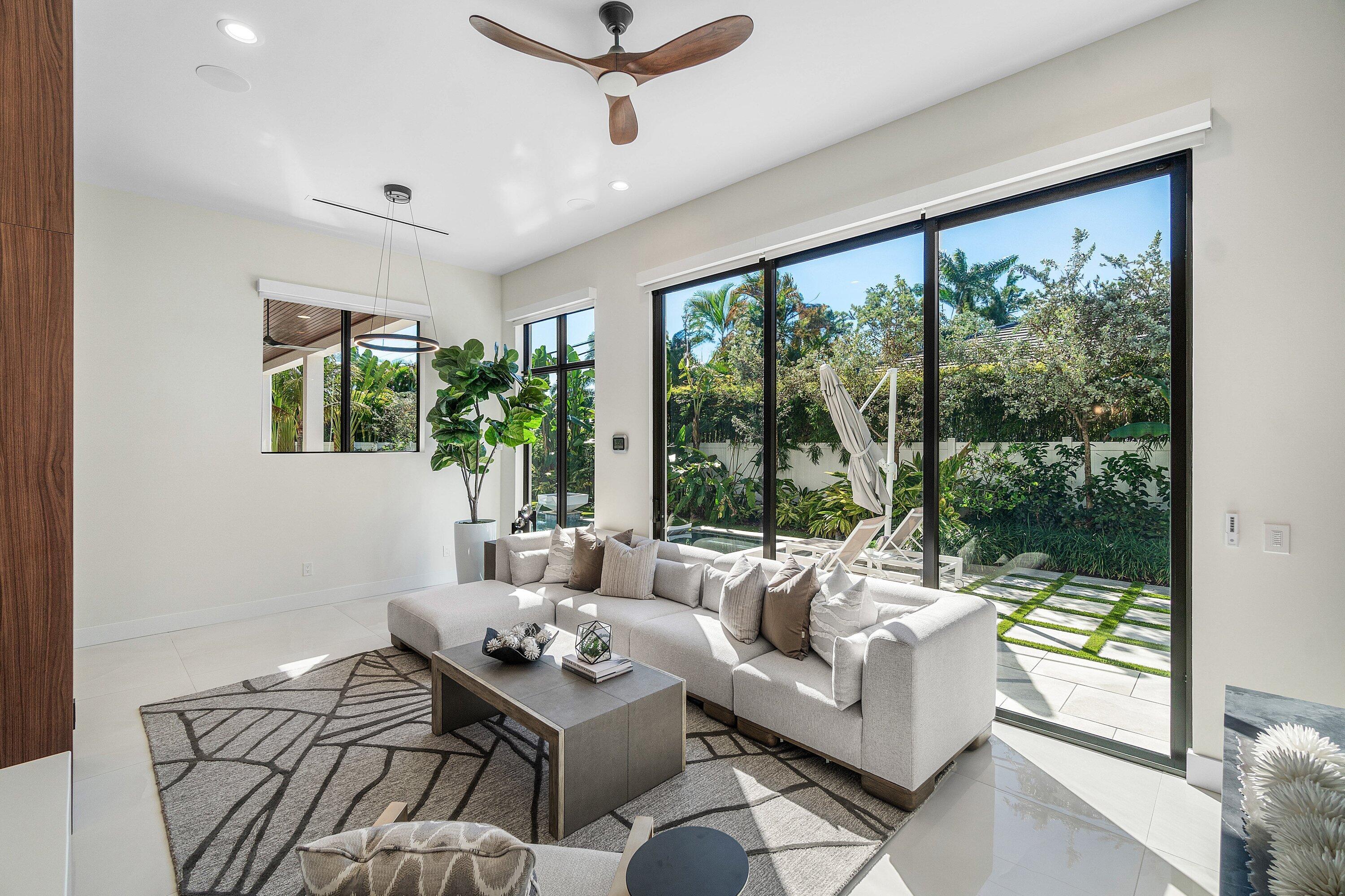 450 NE 10th Street