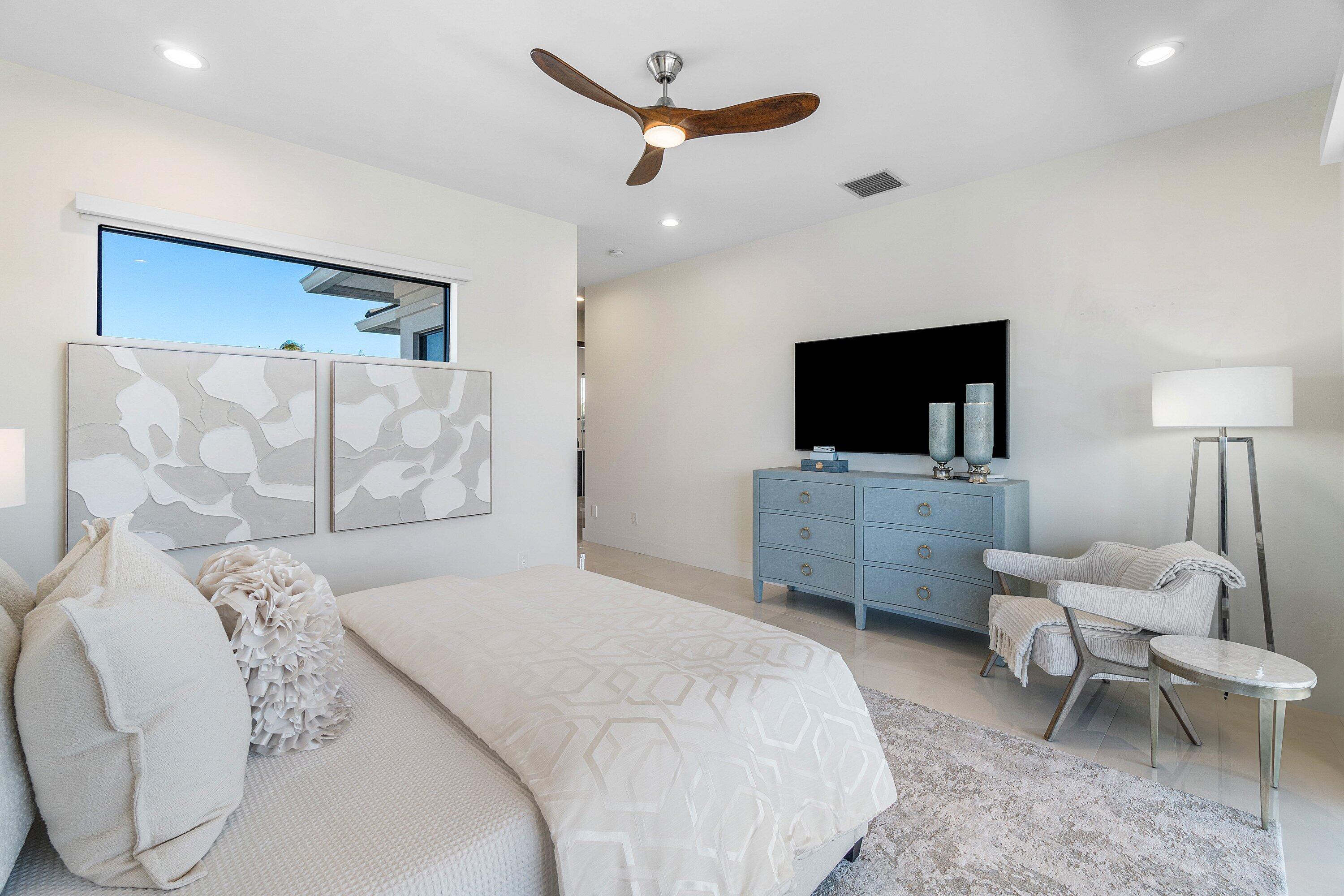 450 NE 10th Street
