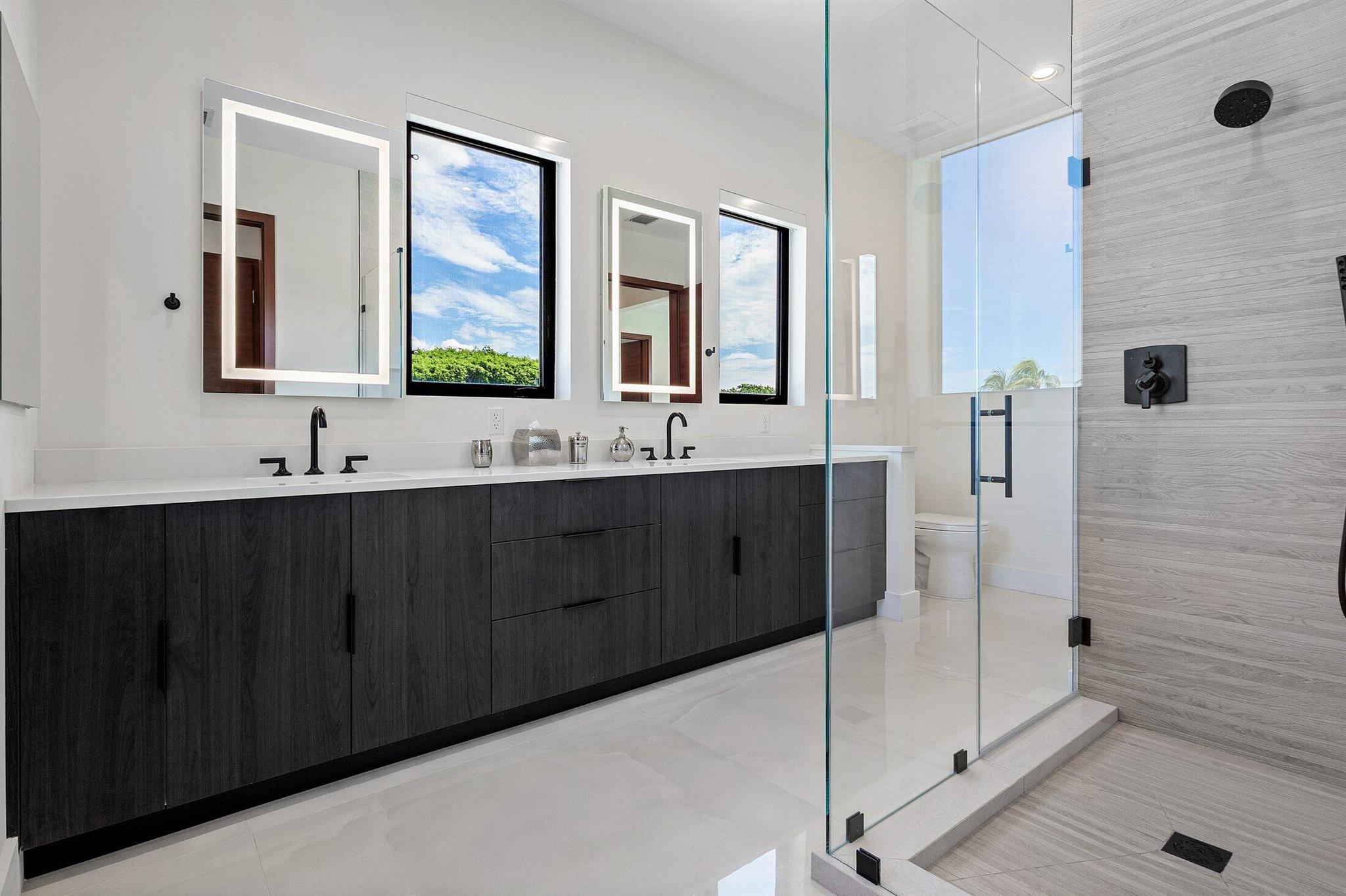 450 NE 10th Street