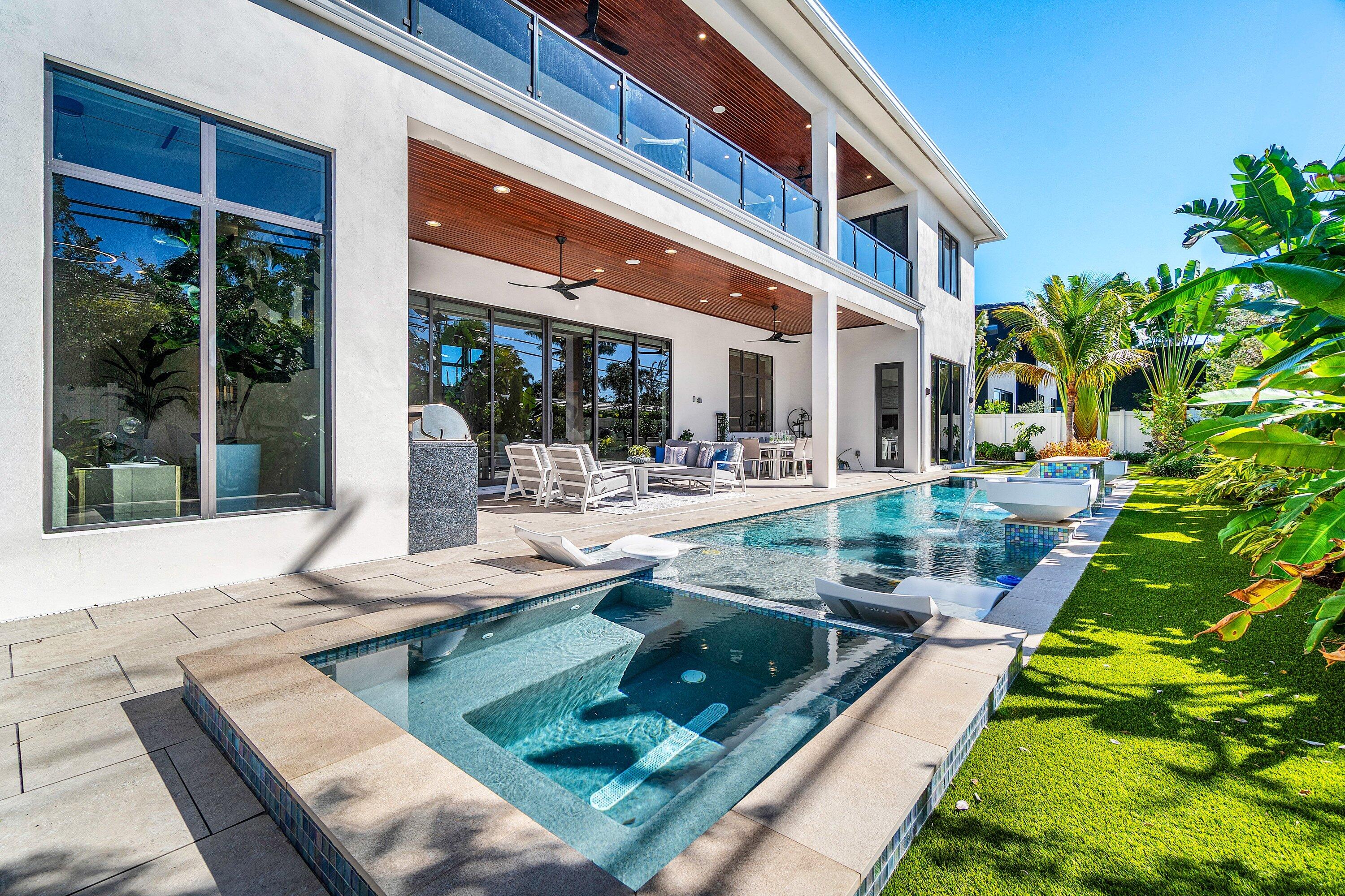 450 NE 10th Street