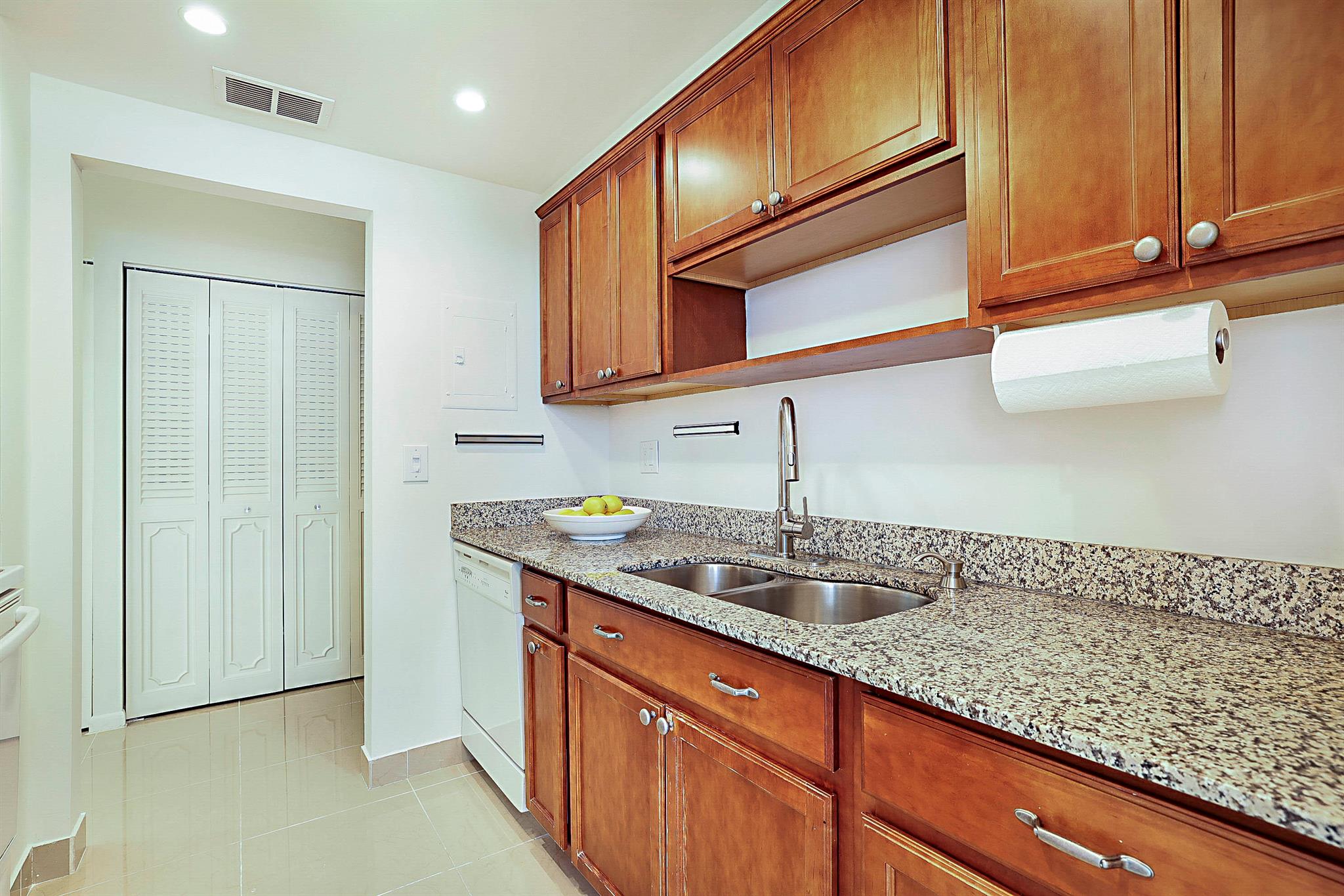 2121 N Ocean Boulevard 1202e