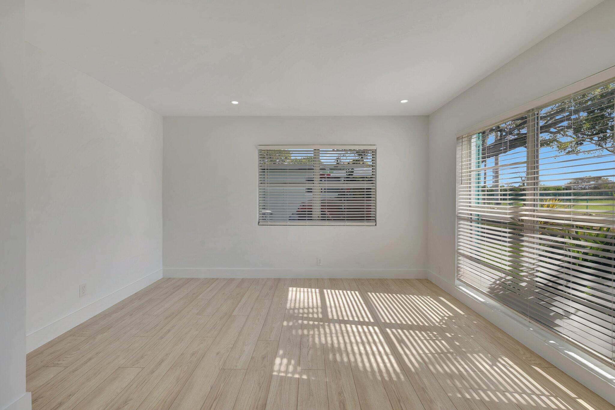 325 E Decarie Street