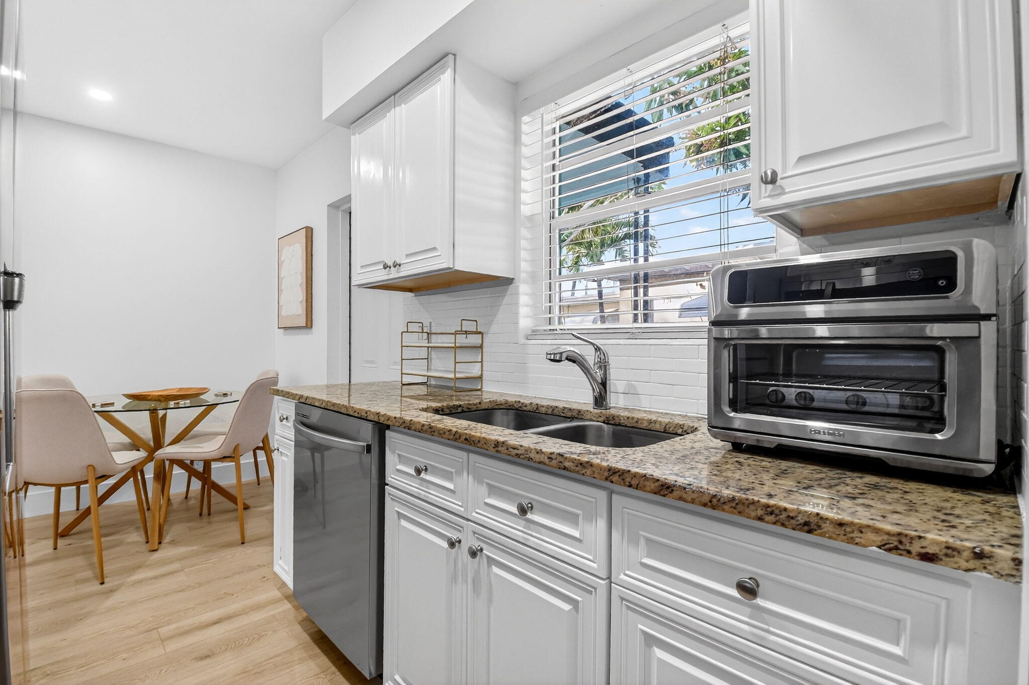 325 E Decarie Street