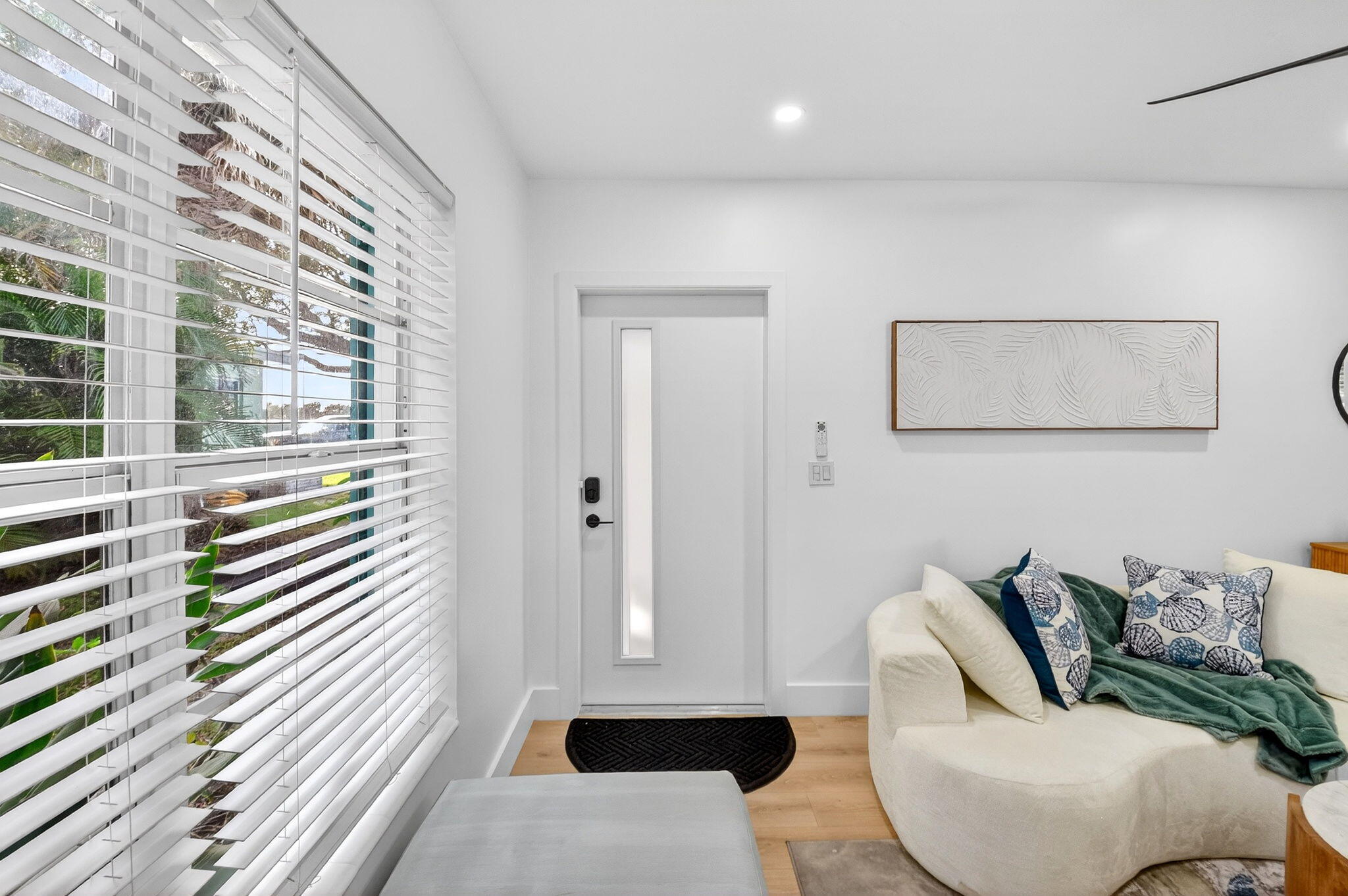 325 E Decarie Street