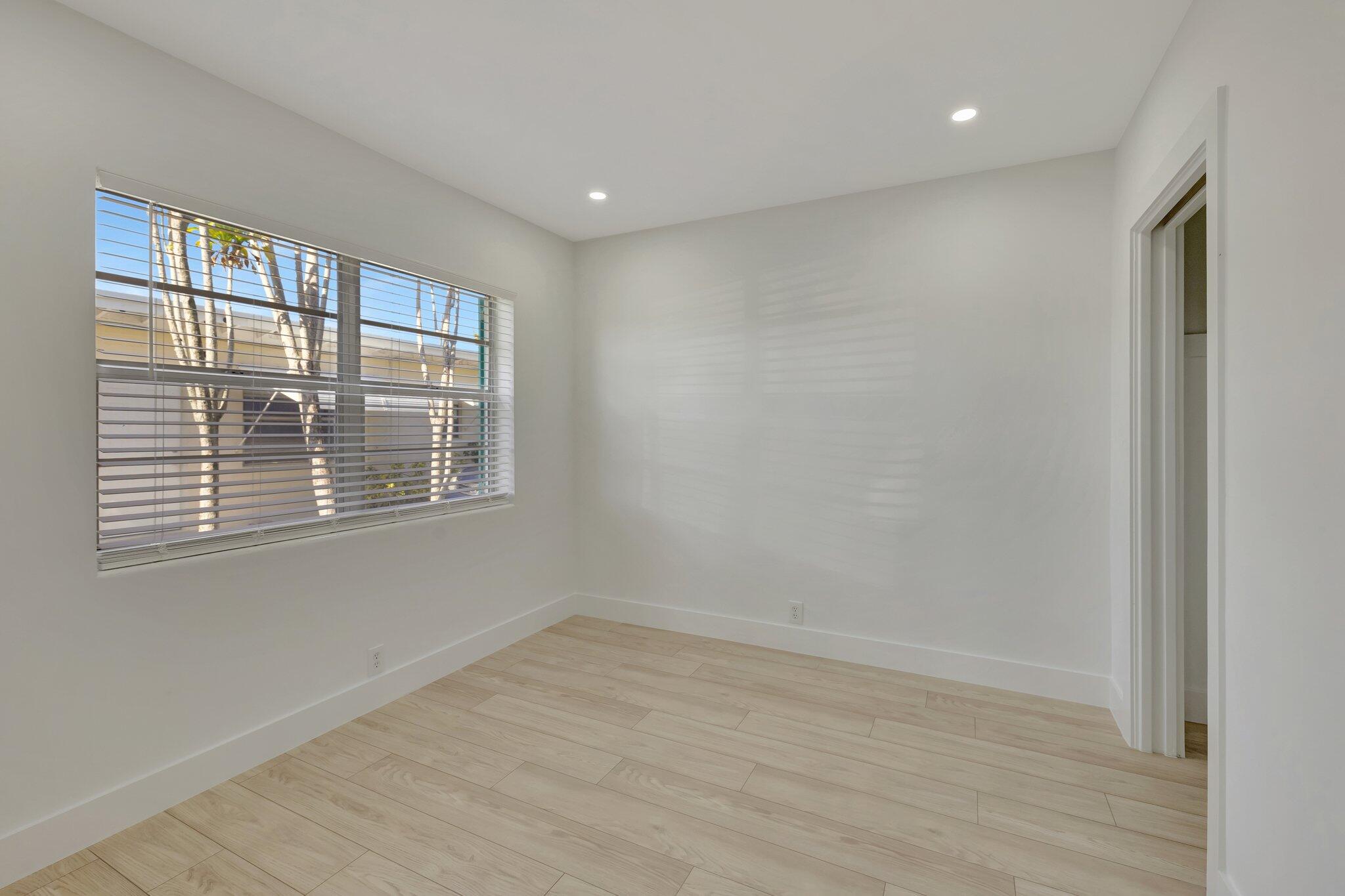 325 E Decarie Street