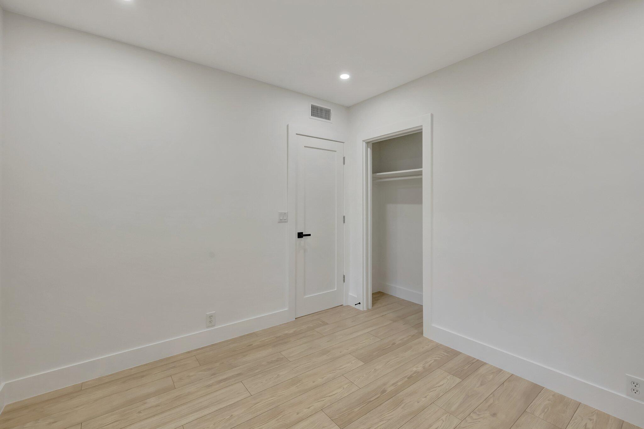 325 E Decarie Street