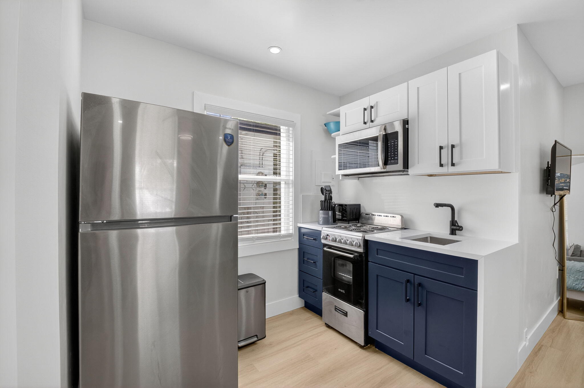 325 E Decarie Street