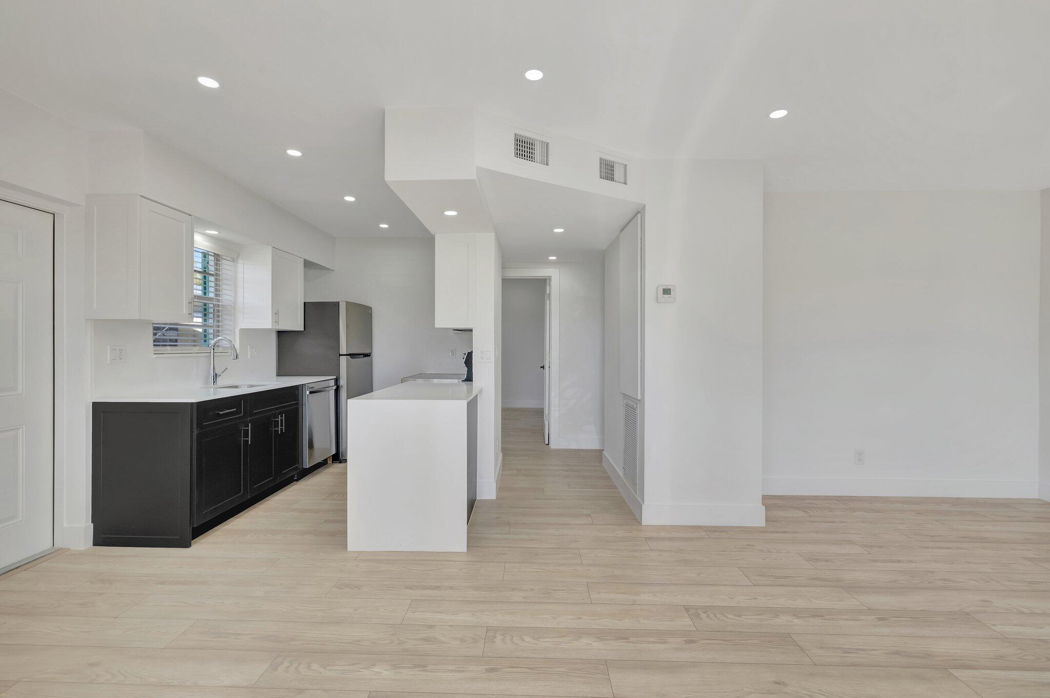 325 E Decarie Street