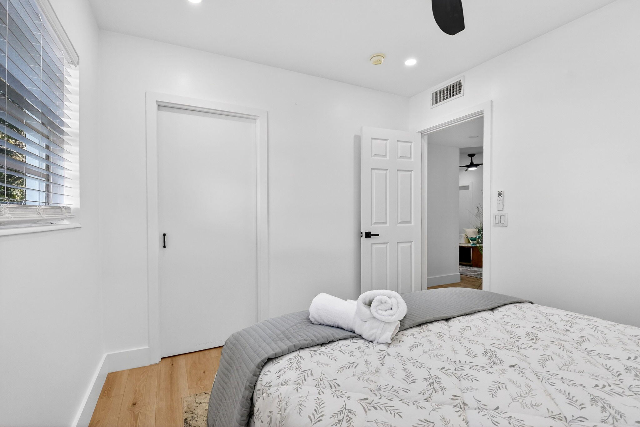 325 E Decarie Street