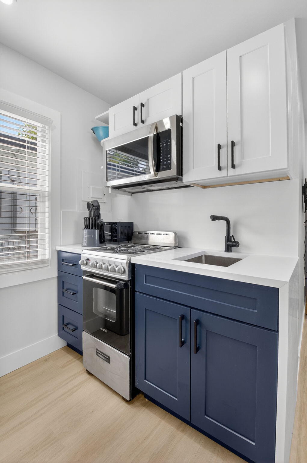325 E Decarie Street