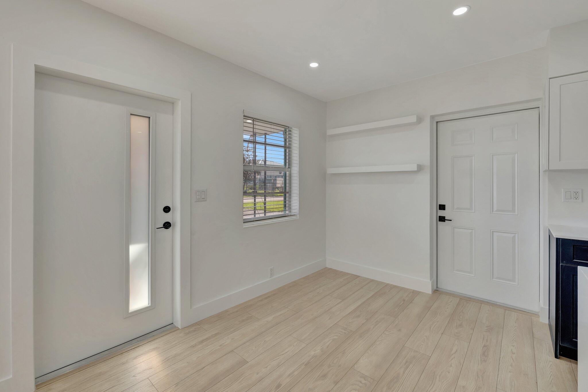325 E Decarie Street