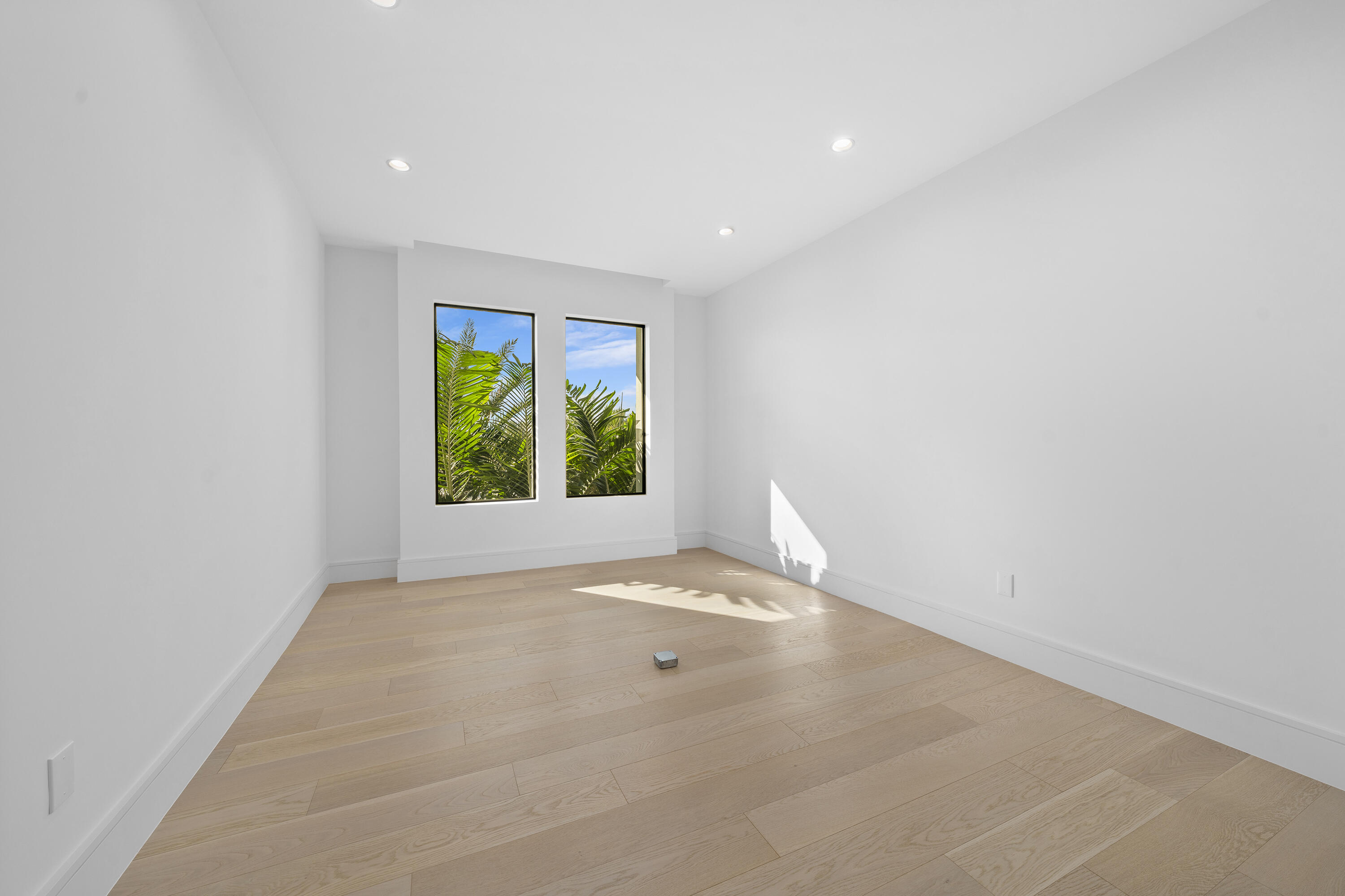 2880 NE 9th Street