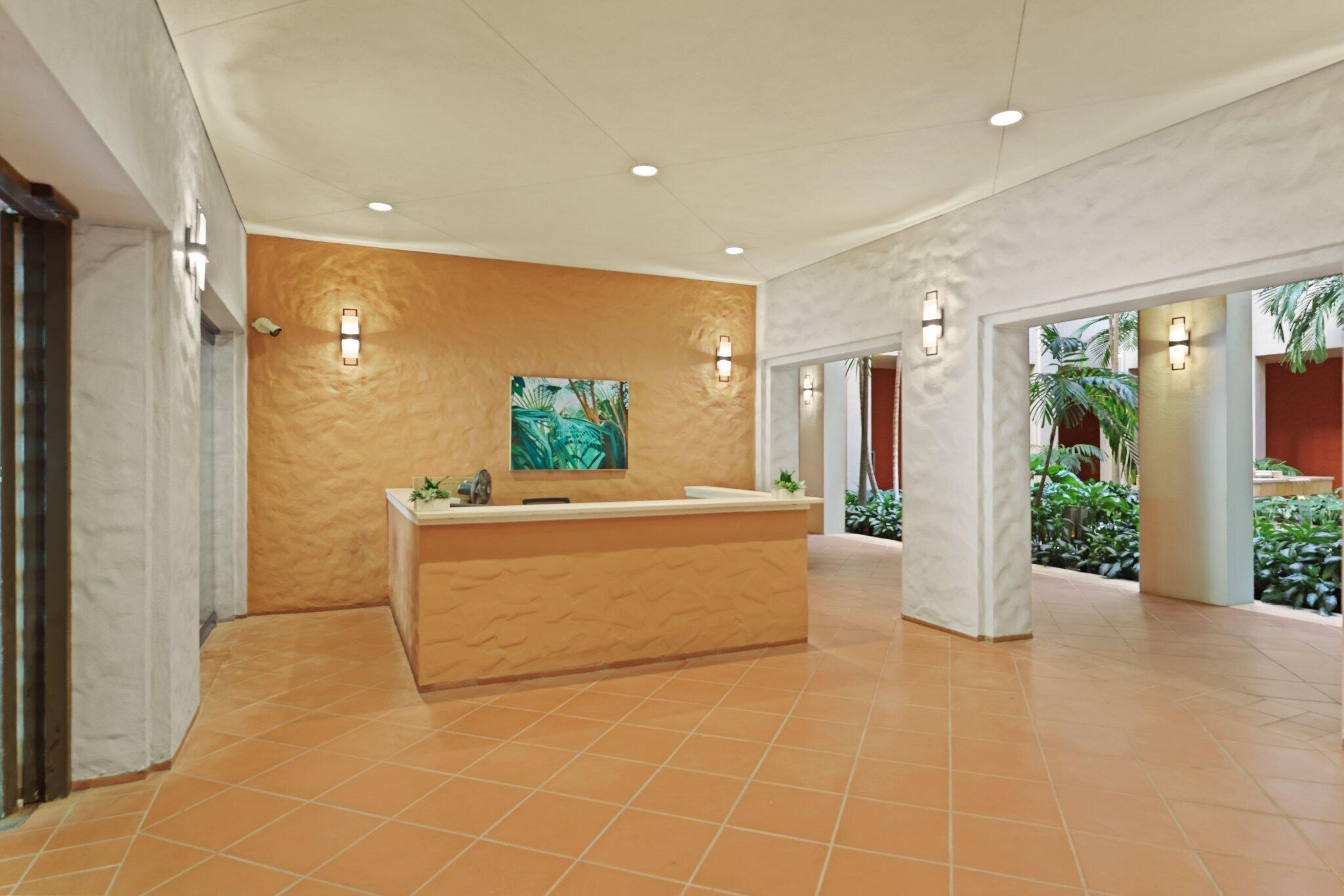 2 N Breakers Row S32