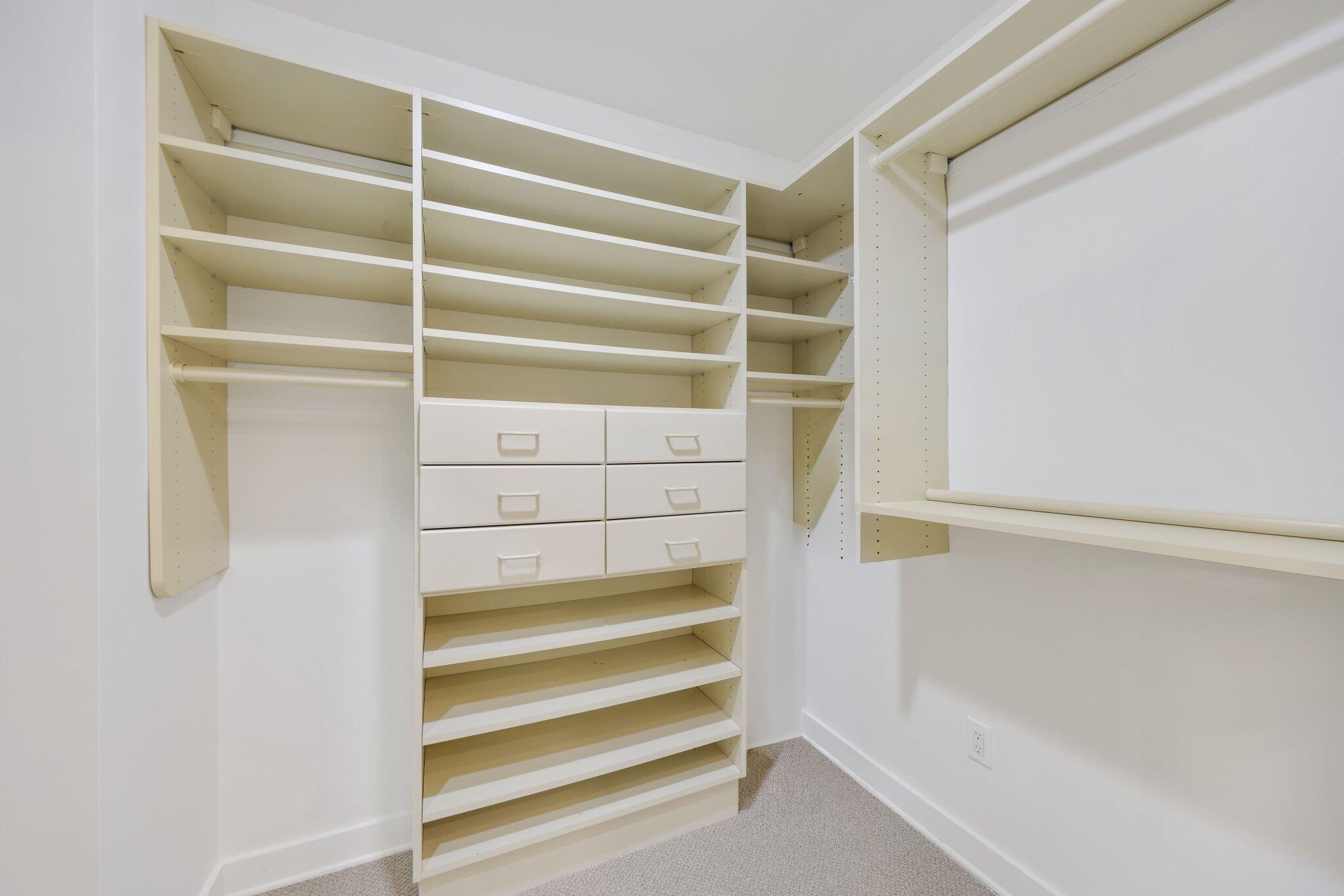 2 N Breakers Row S32