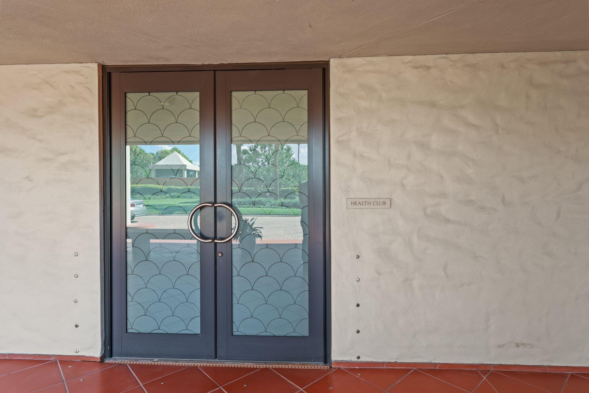 2 N Breakers Row S32