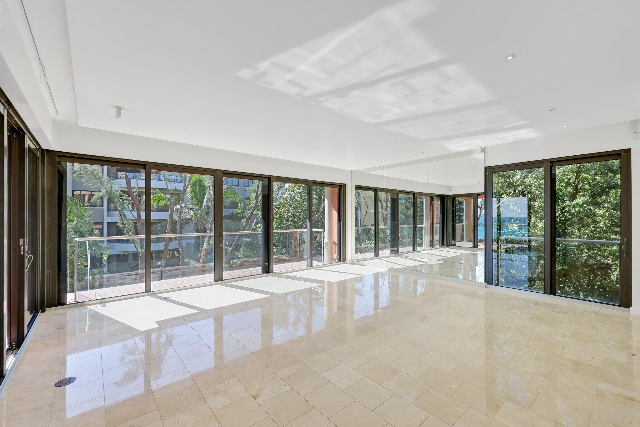 2 N Breakers Row S32