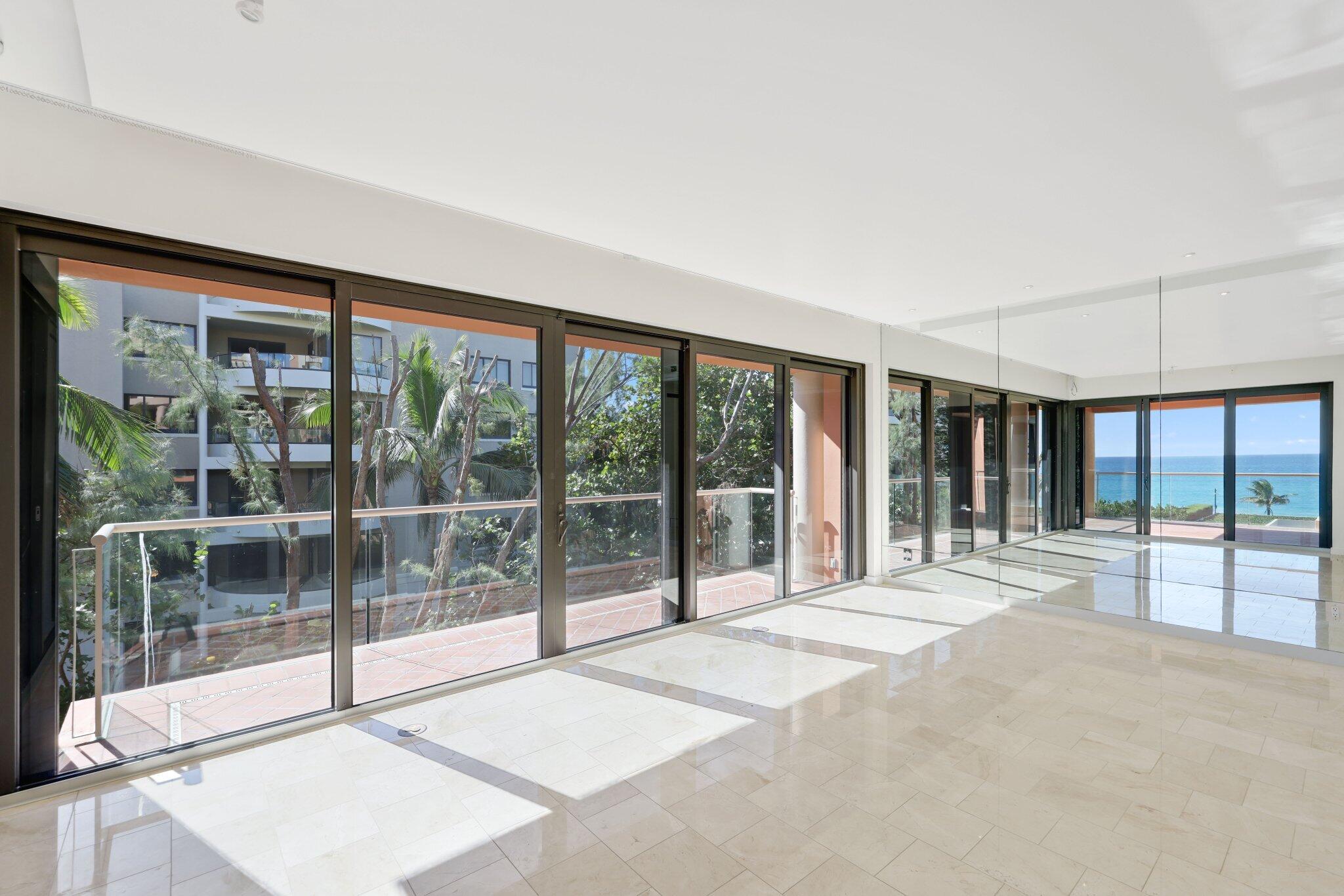 2 N Breakers Row S32