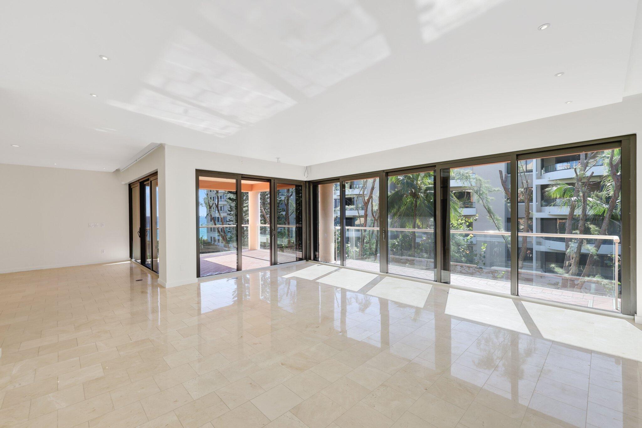 2 N Breakers Row S32