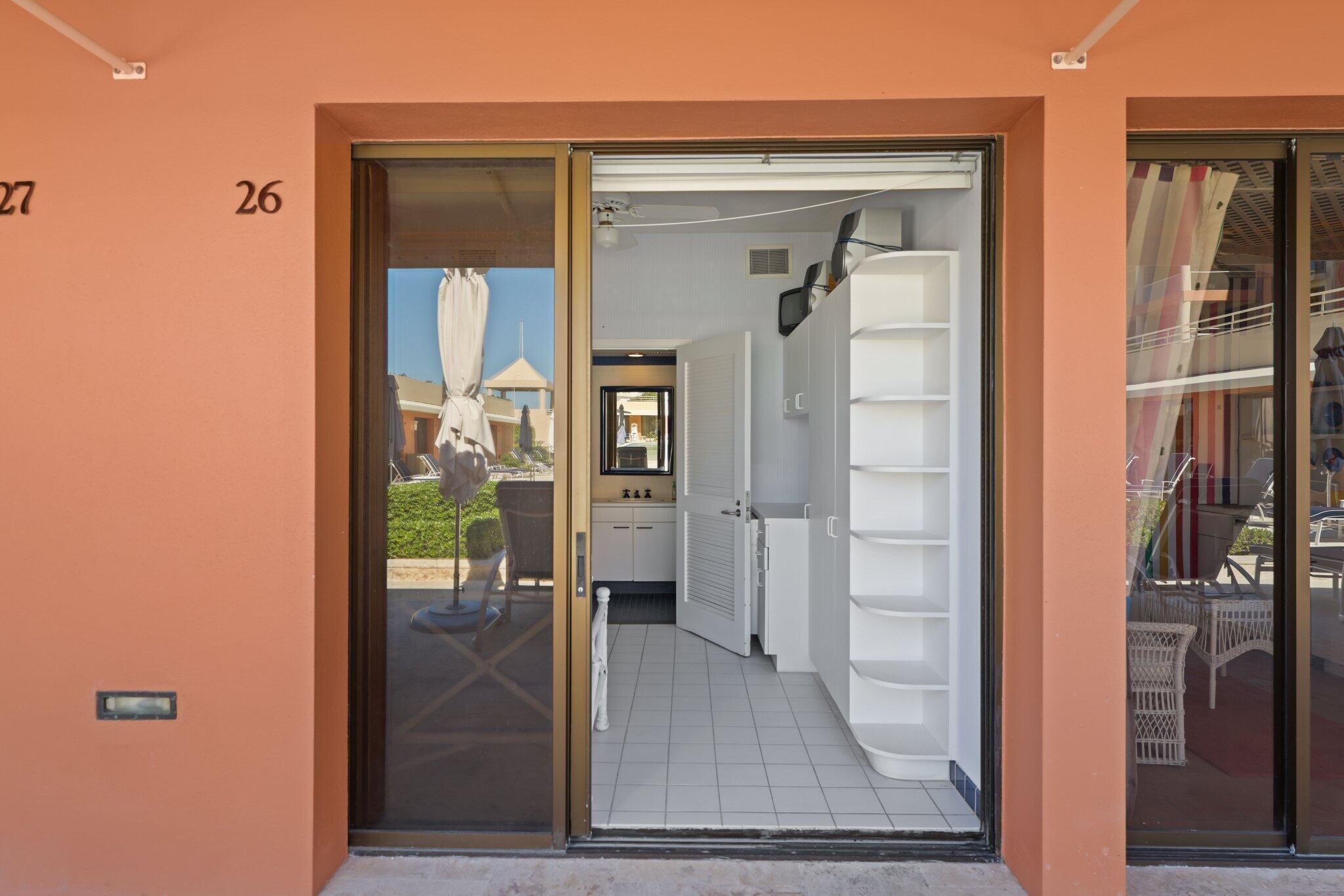 2 N Breakers Row S32