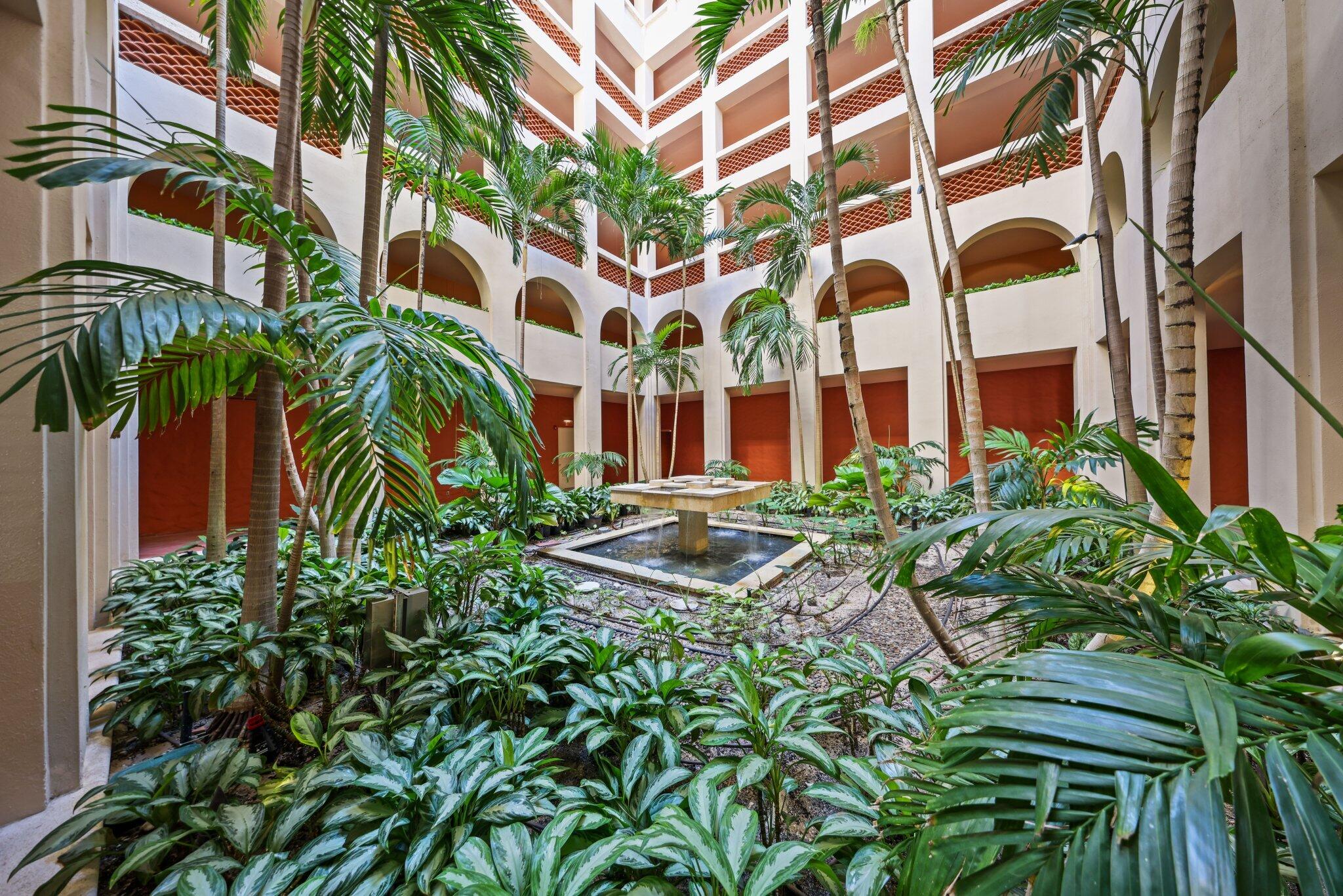 2 N Breakers Row S32