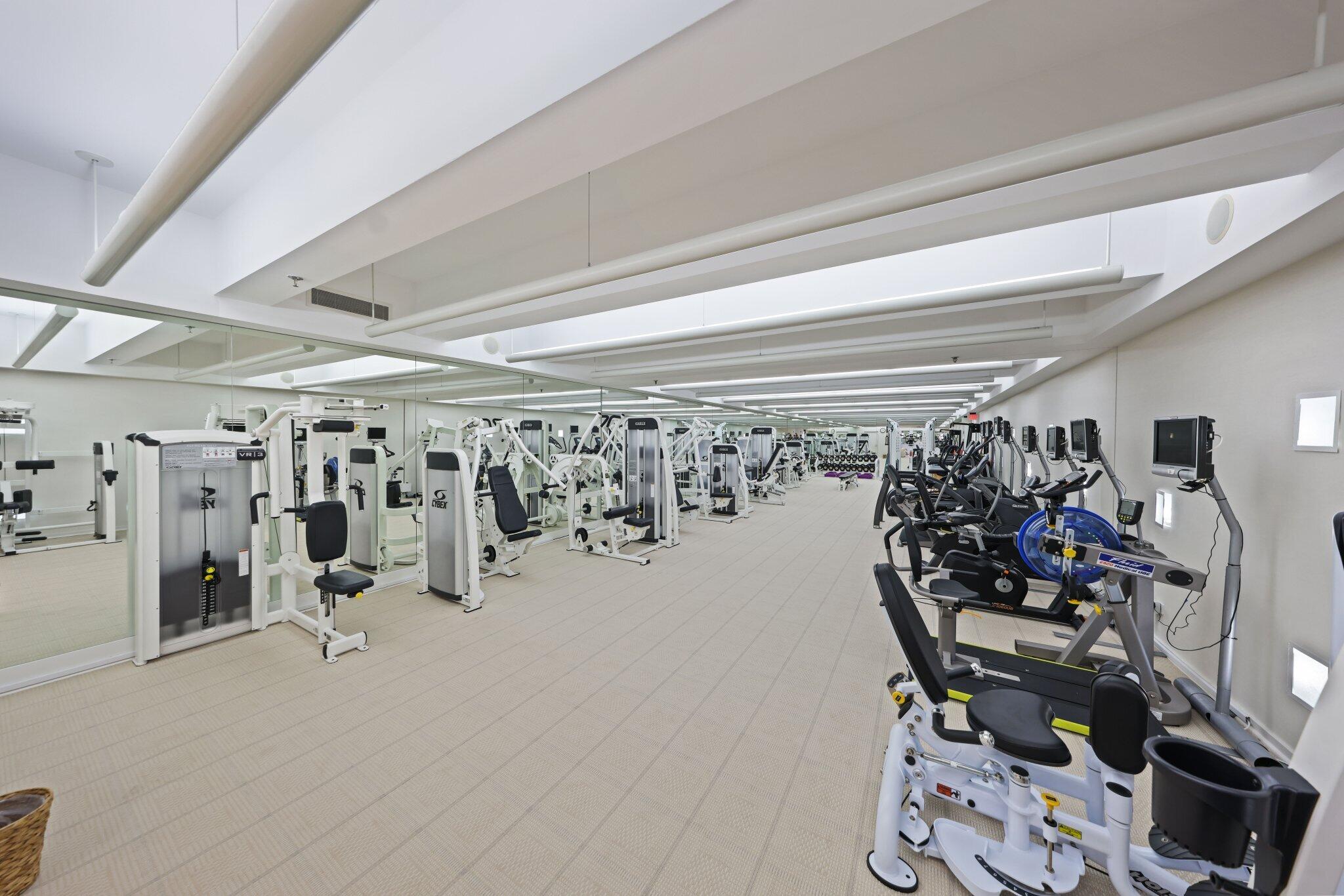 2 N Breakers Row S32