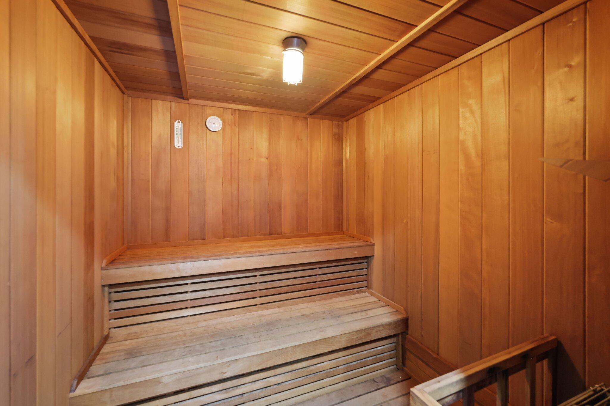 2 N Breakers Row S32