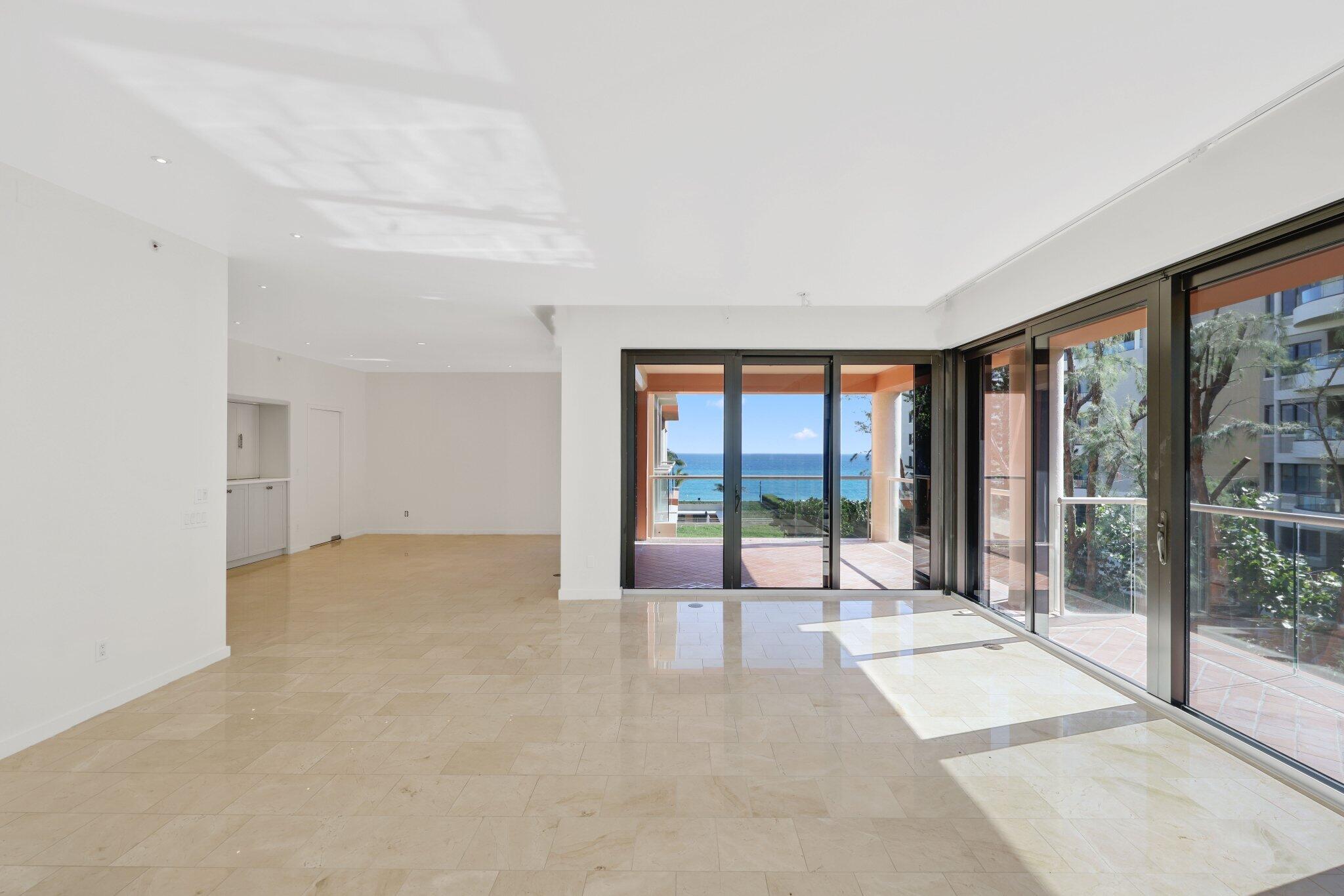 2 N Breakers Row S32