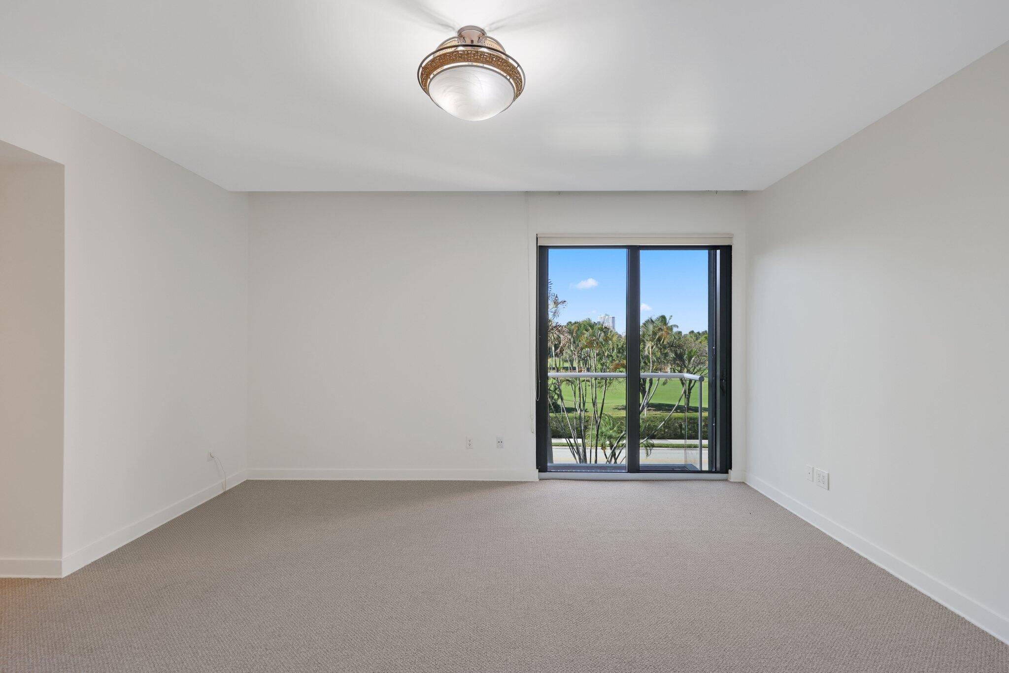 2 N Breakers Row S32