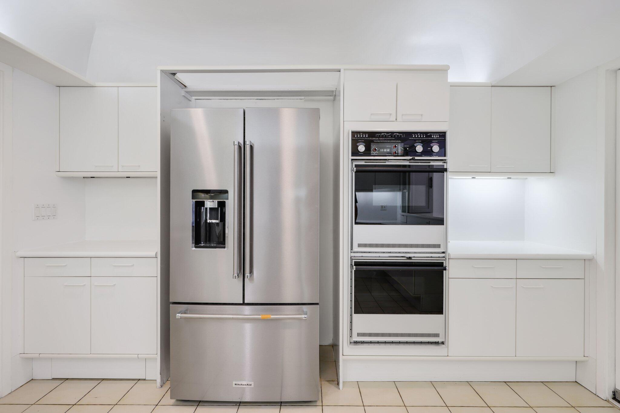 2 N Breakers Row S32