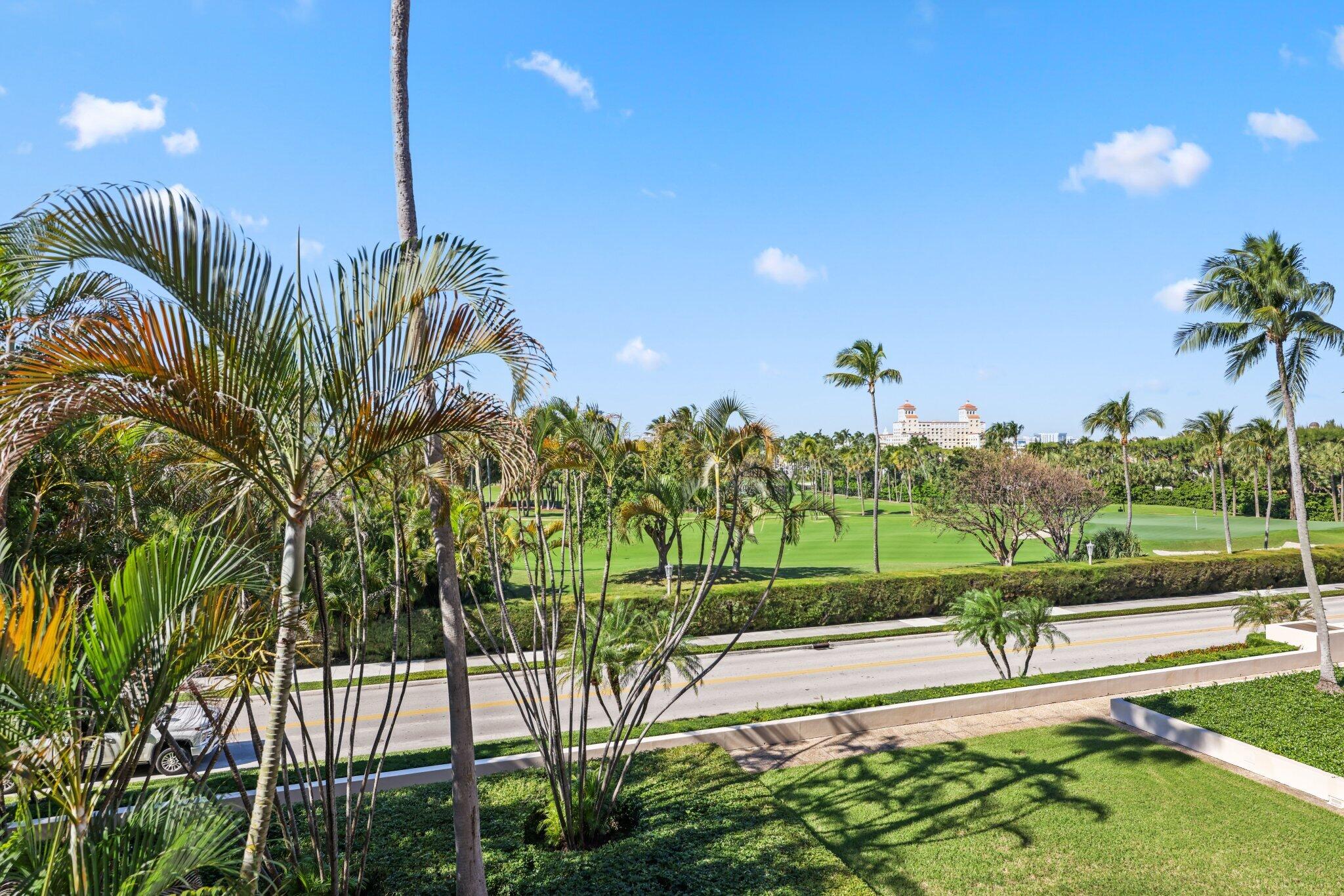 2 N Breakers Row S32