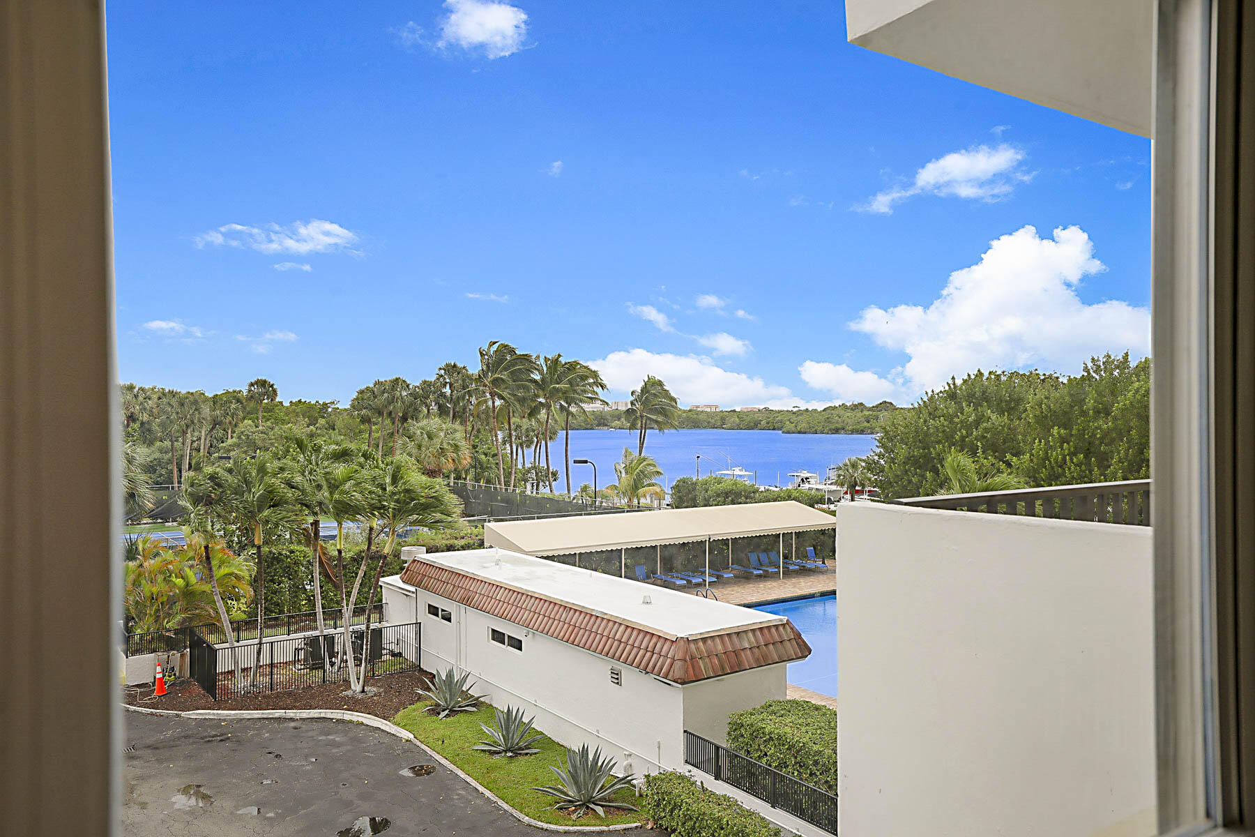 2121 N Ocean Boulevard 305w