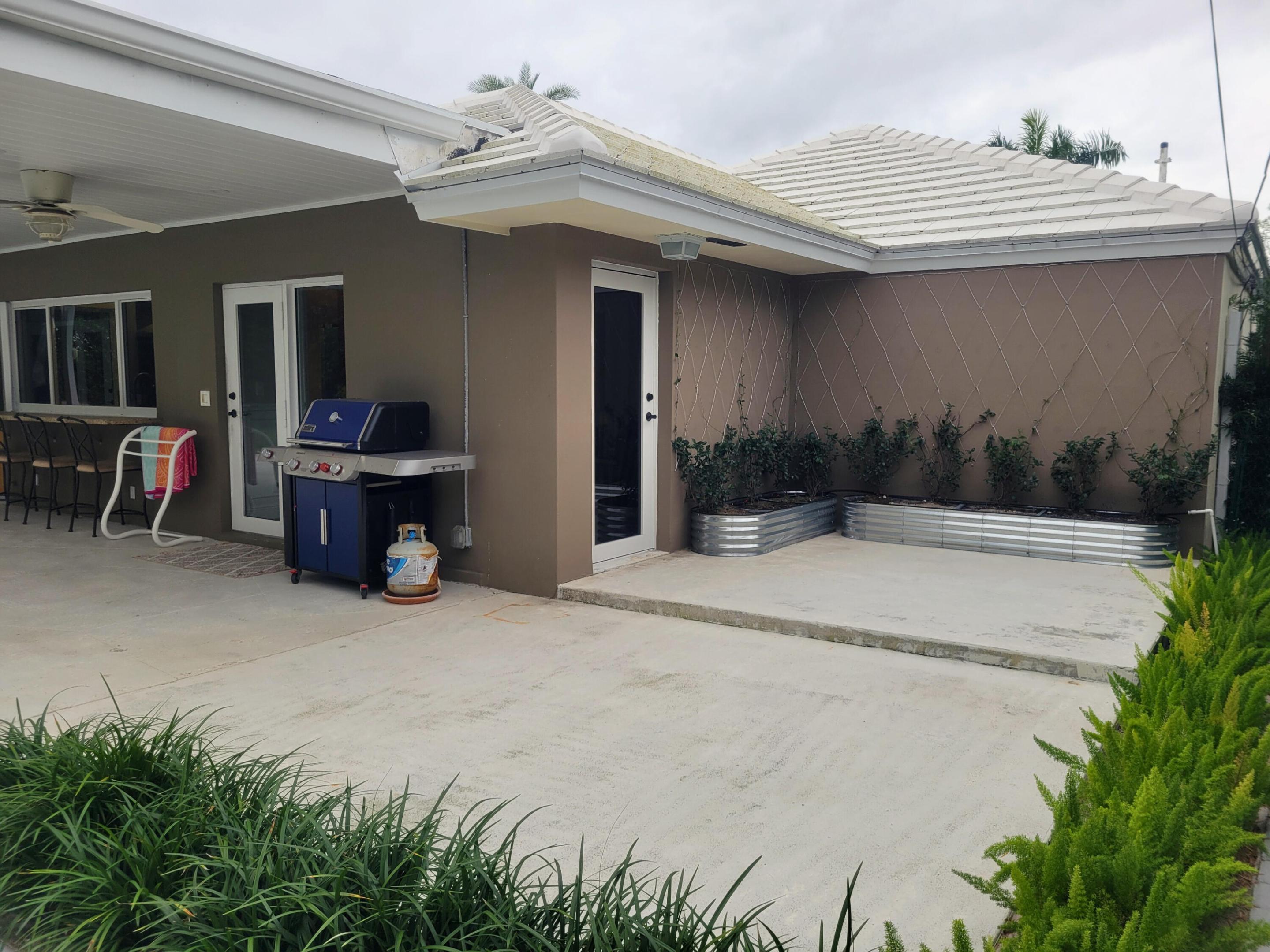 1170 SW Pepperridge Terrace