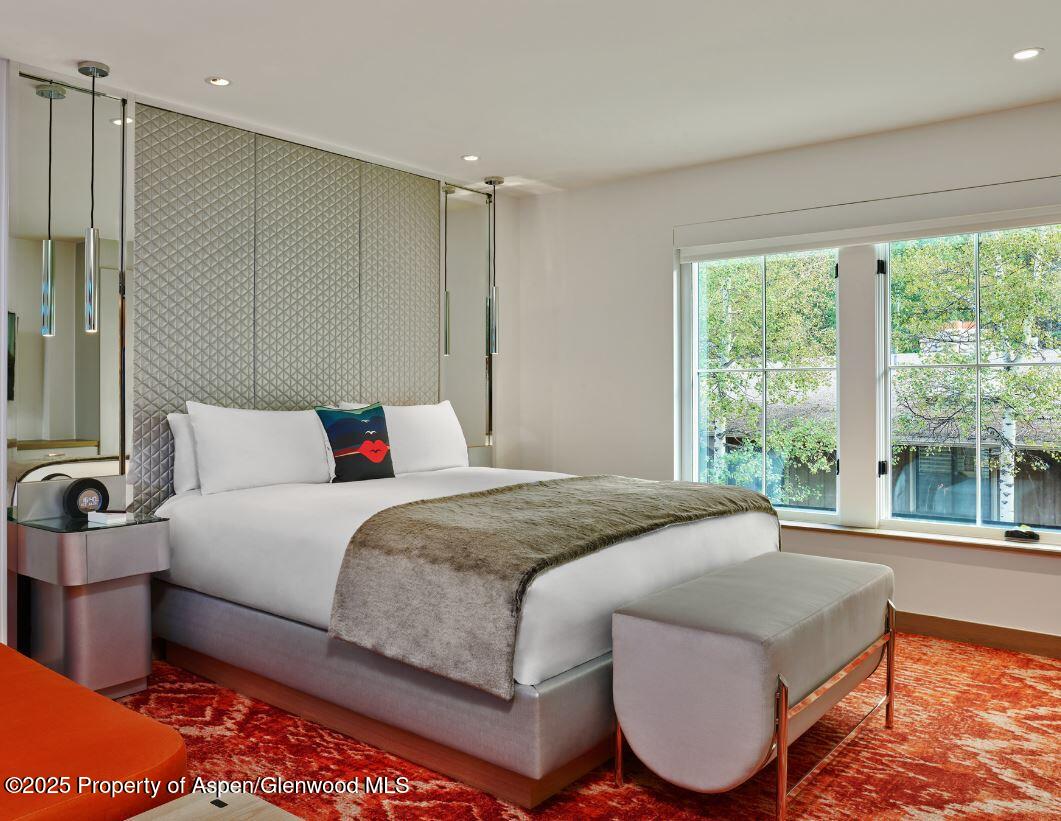 550 S Spring Street, F2-1, Aspen Unit: F2-1