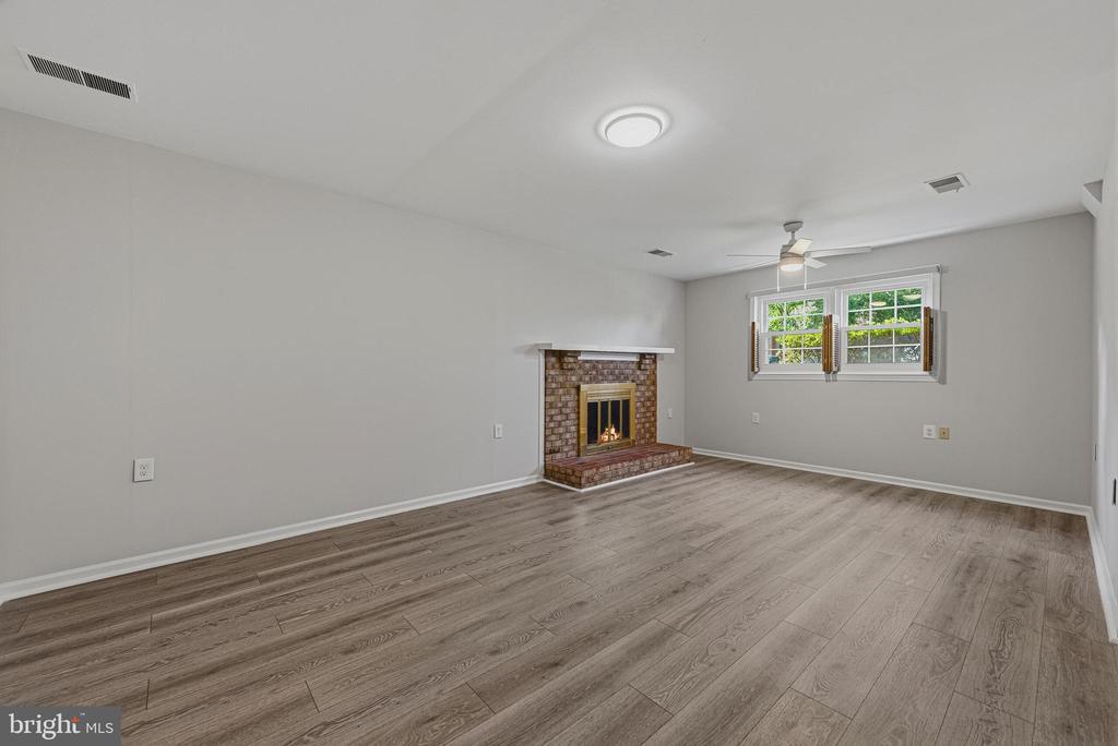 11323 CROMWELL COURT