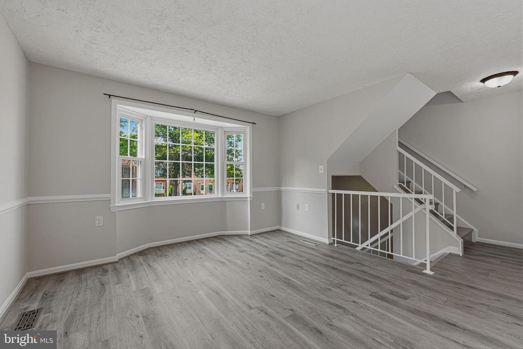 11323 CROMWELL COURT