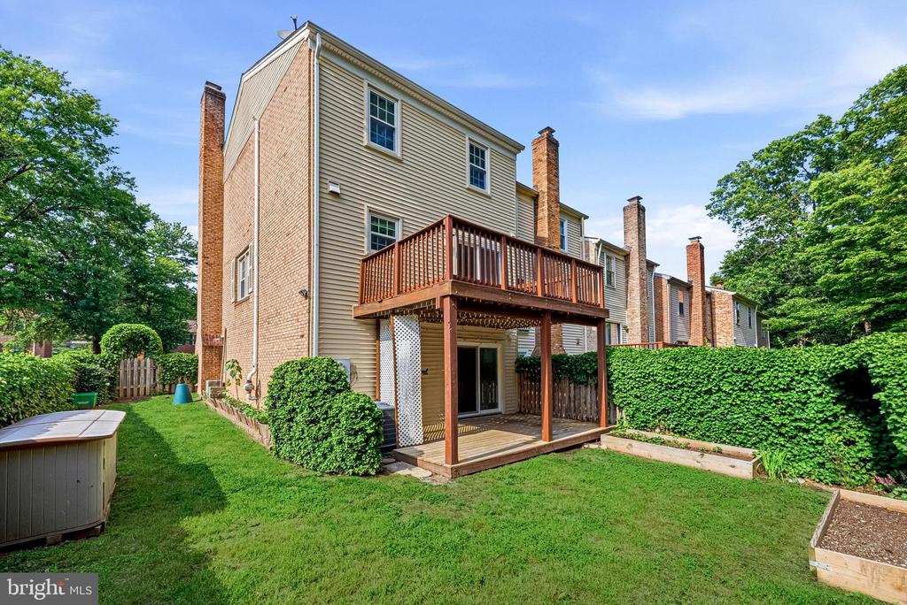 11323 CROMWELL COURT