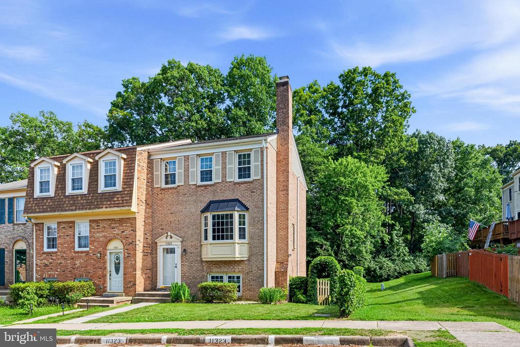 11323 CROMWELL COURT